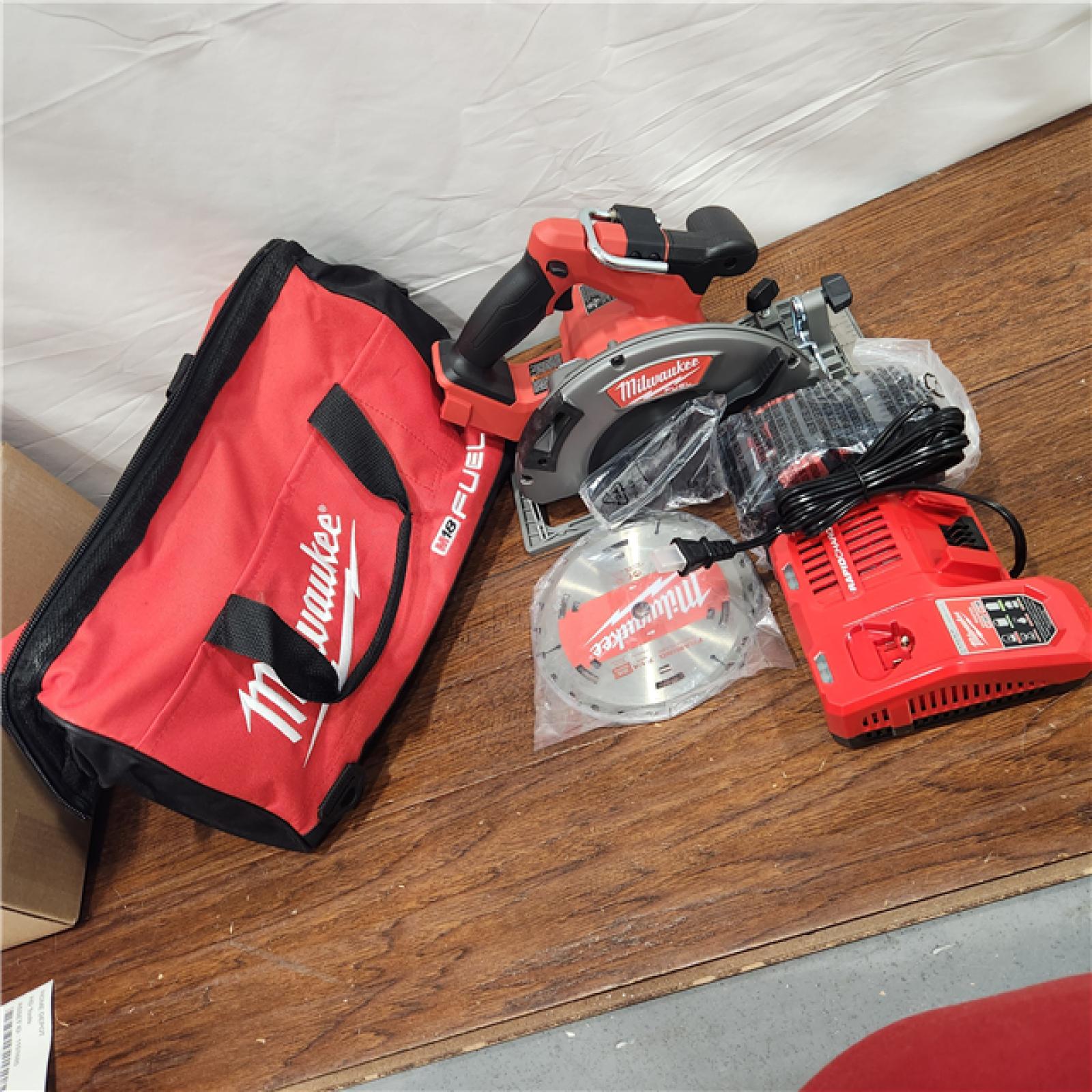 AS-IS Milwaukee M18 FUEL 18-Volt Lithium-Ion Brushless Cordless 7-1/4 in. Circular Saw Kit