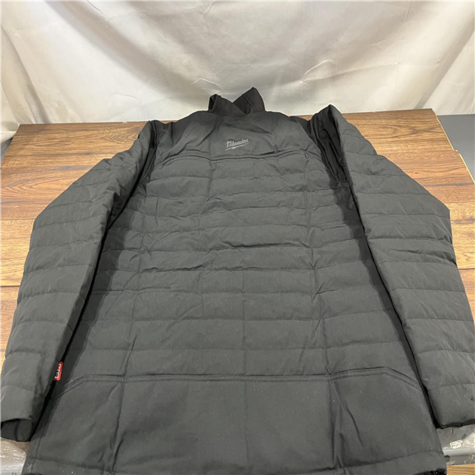 AS IS Milwaukee Men's M12 Heated AXIS Jacket