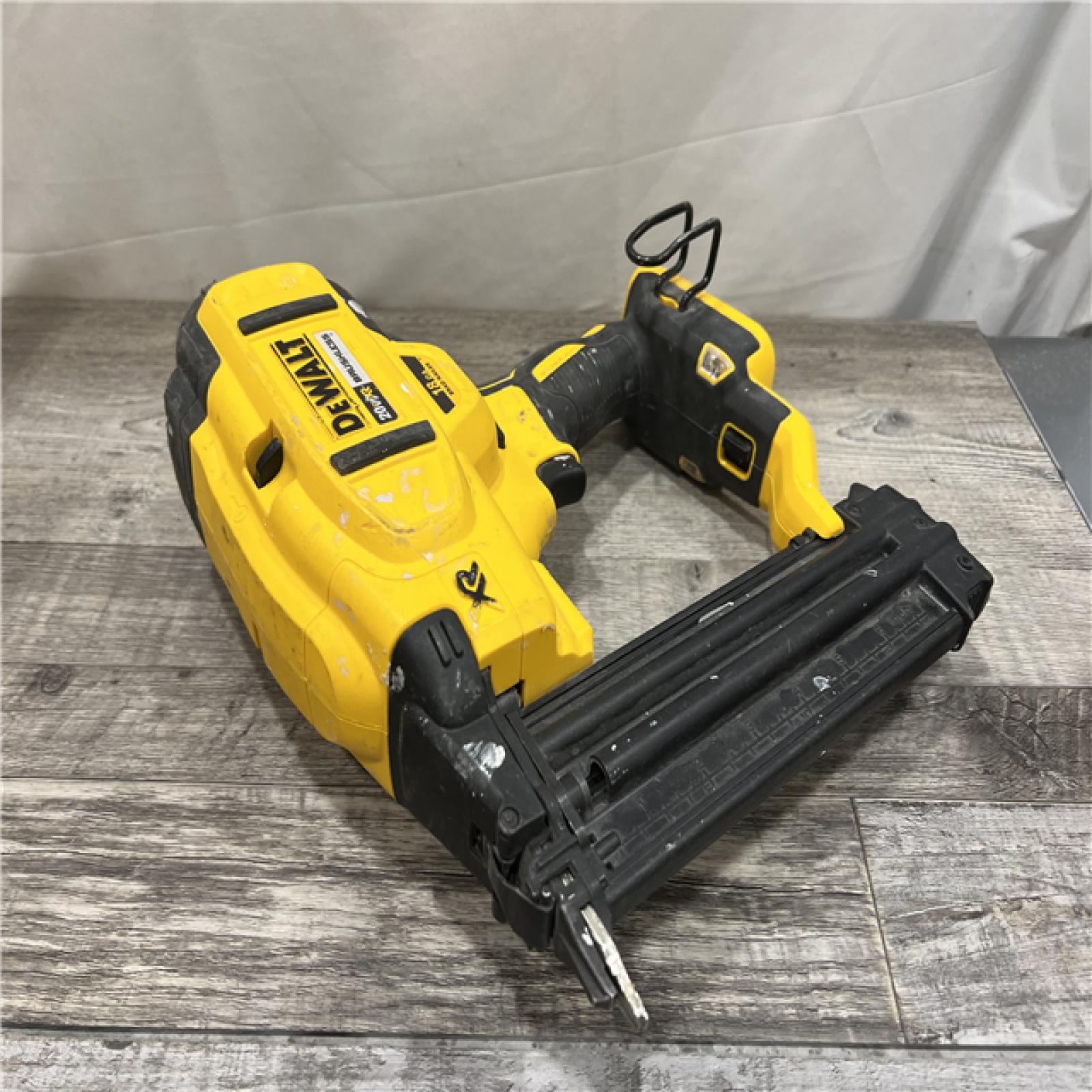 AS-IS DEWALT 20V MAX XR 18 Gauge Brad Nailer Kit