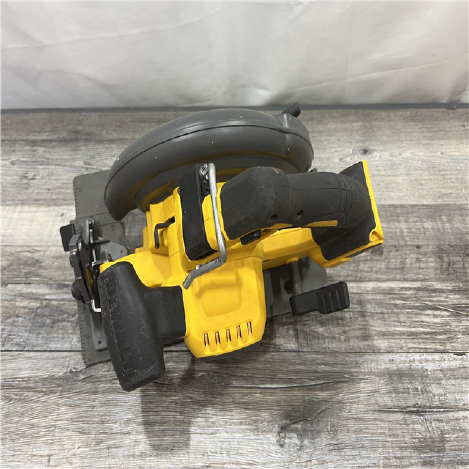 AS-IS DeWALT Flexvolt Max 7-1/4  60V Brushless Circular Saw DCS578B (Bare Tool)