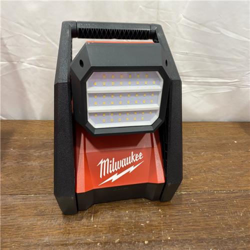 AS-ISMilwaukee M18 ROVER Dual Power Flood Light