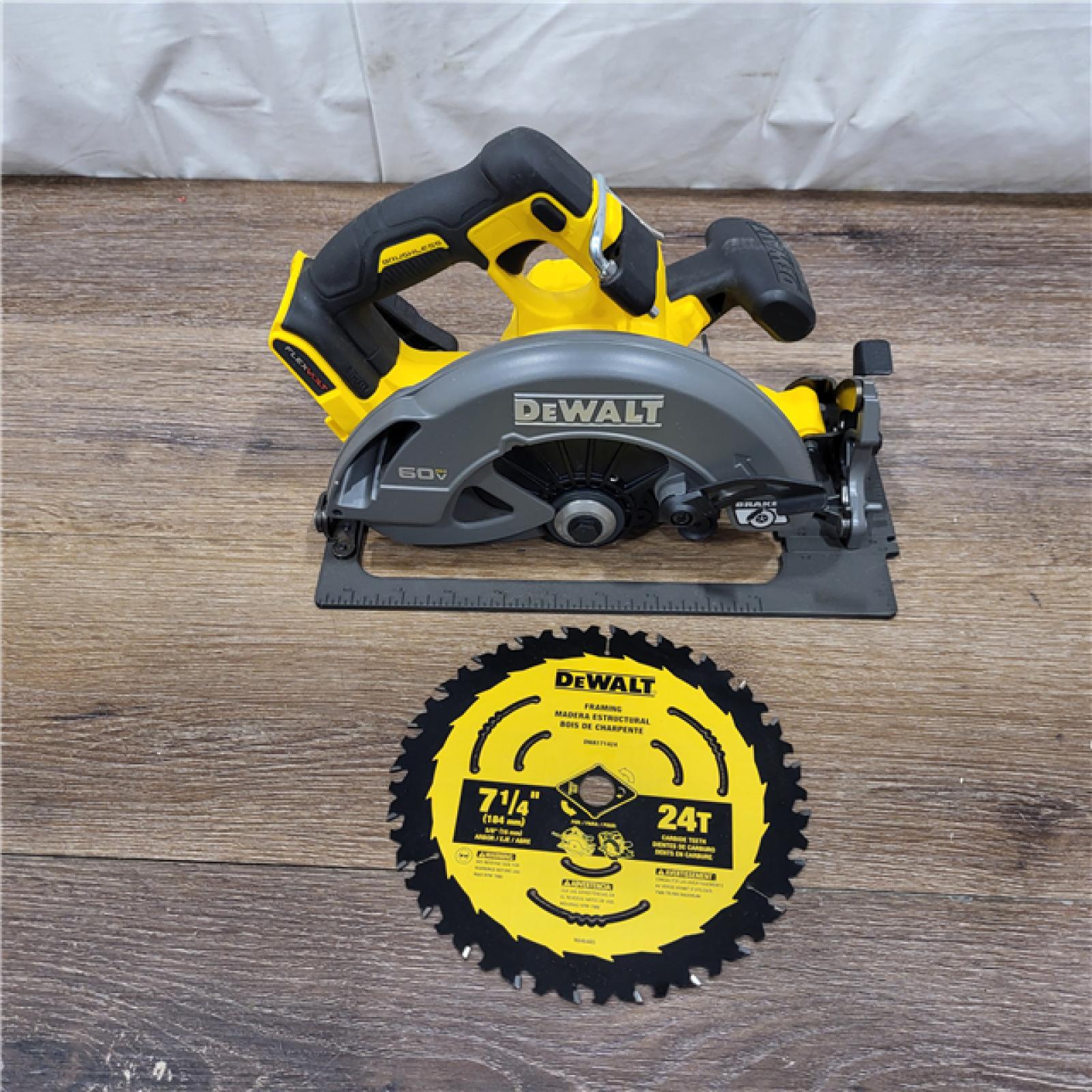 AS-IS DeWALT Flexvolt Max 7-1/4  60V Brushless Circular Saw DCS578B (Bare Tool)