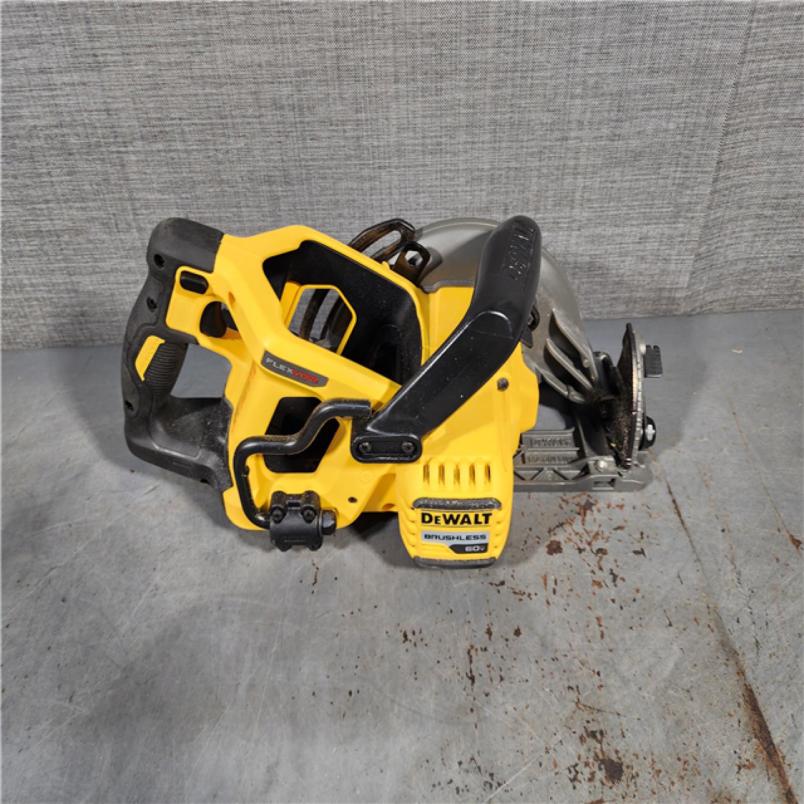 HOUSTON LOCATION - AS-IS DEWALT FLEXVOLT 60V MAX Cordless Brushless 7-1/4 in. Wormdrive Style Circular Saw (Tool Only)