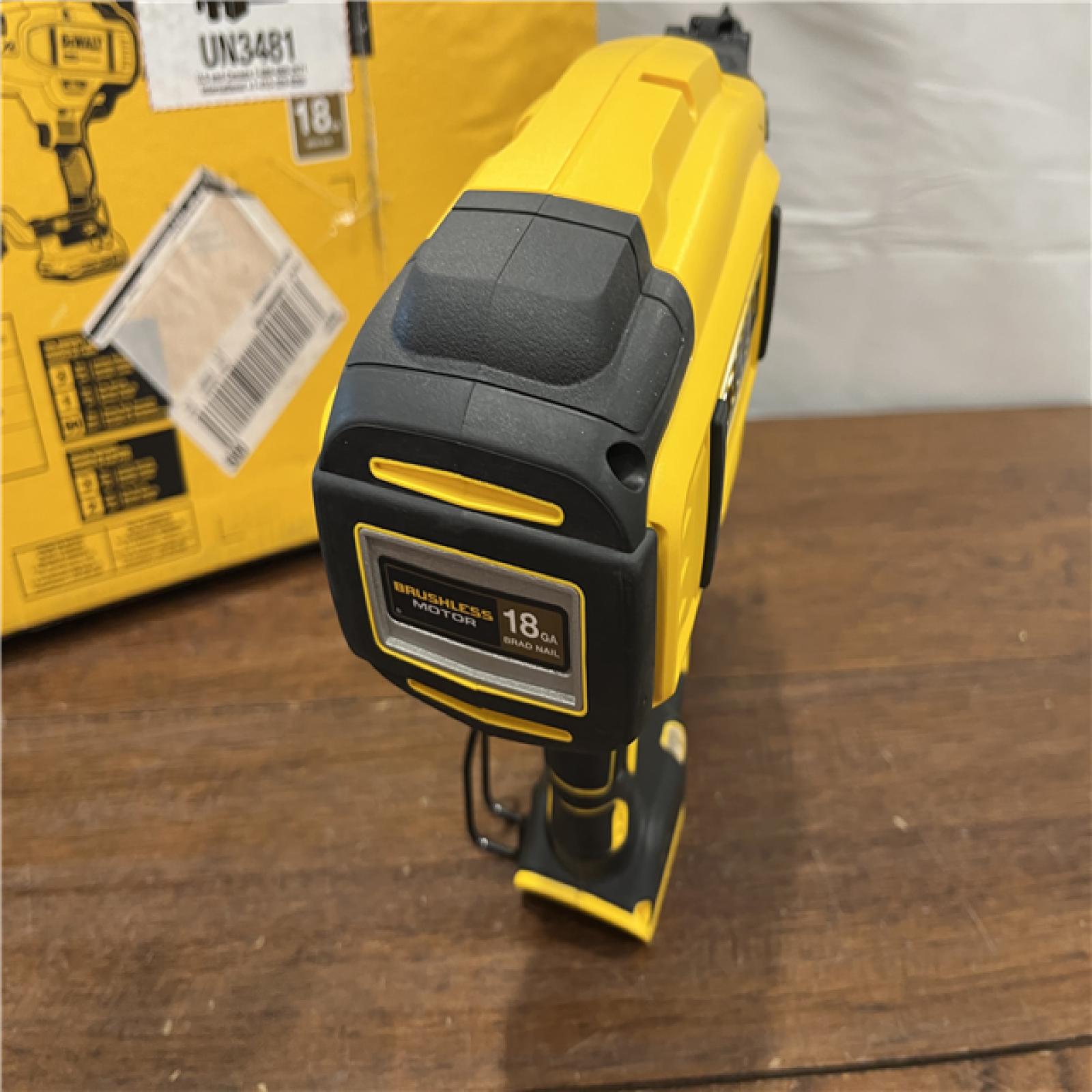 AS-IS DEWALT 20V MAX XR 18 Gauge Brad Nailer Kit