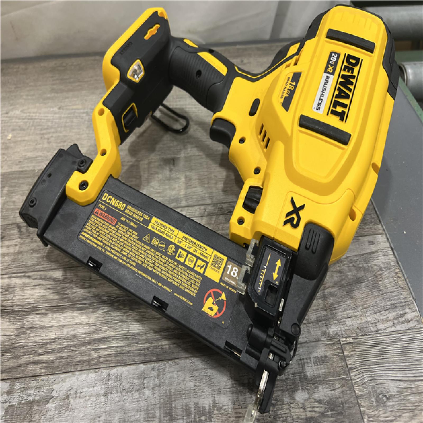 AS-IS DEWALT 20V MAX XR 18 Gauge Brad Nailer Kit