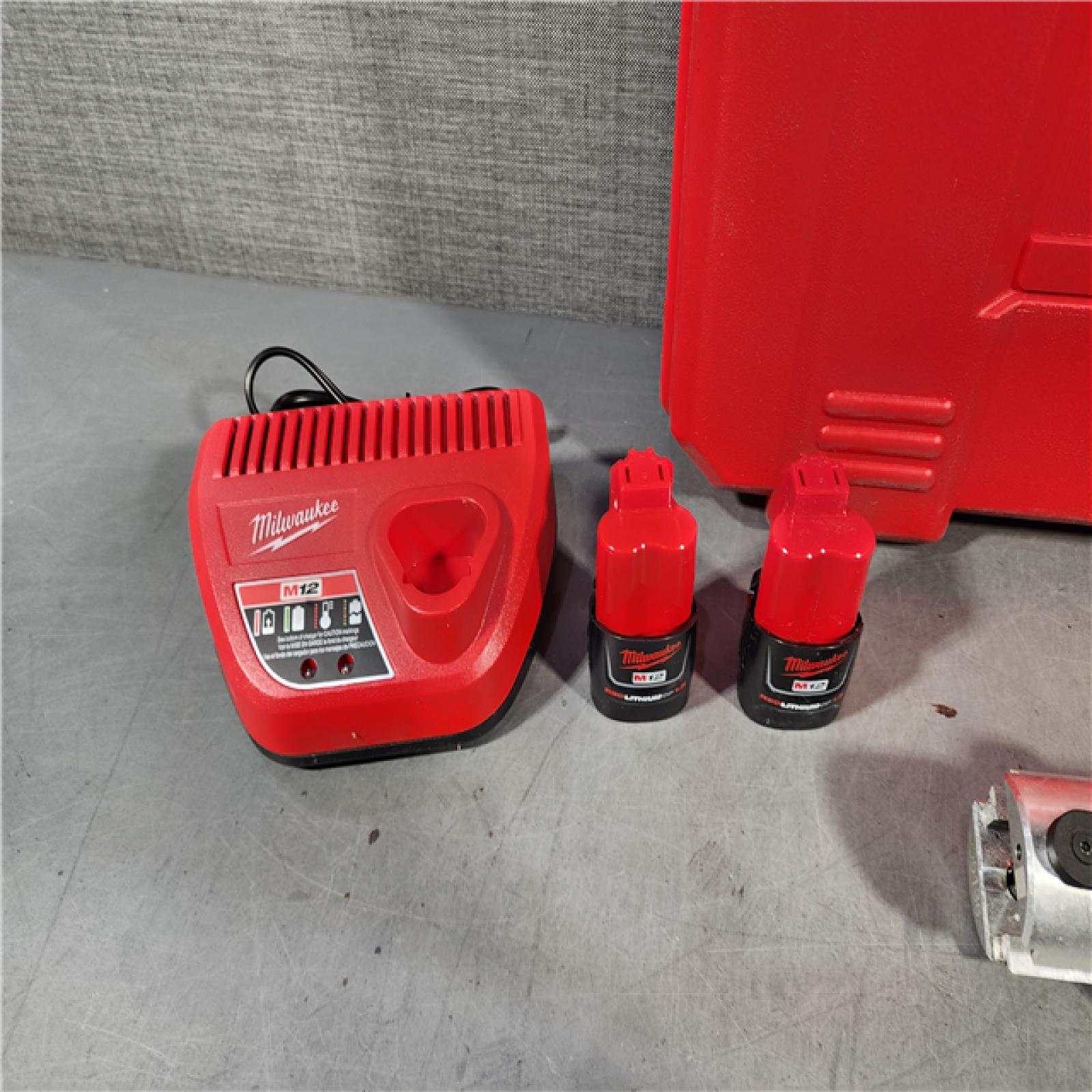 HOUSTON LOCATION - AS-IS Milwaukee M12 Force Logic Press Tool 1/2 in. to 1 in. Kit