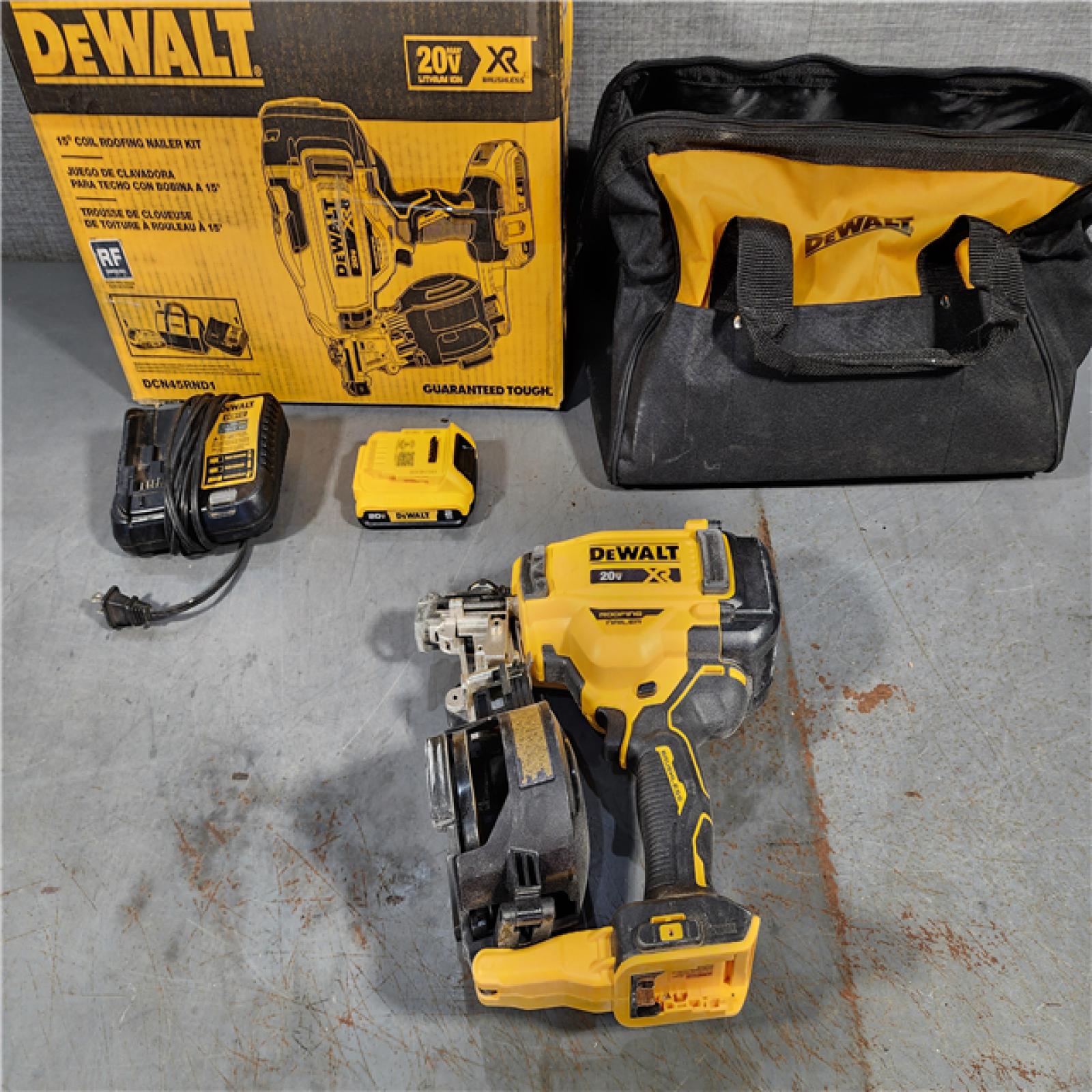 HOUSTON LOCATION - AS-IS DEWALT 2007898 Roofing Nailer Cordless