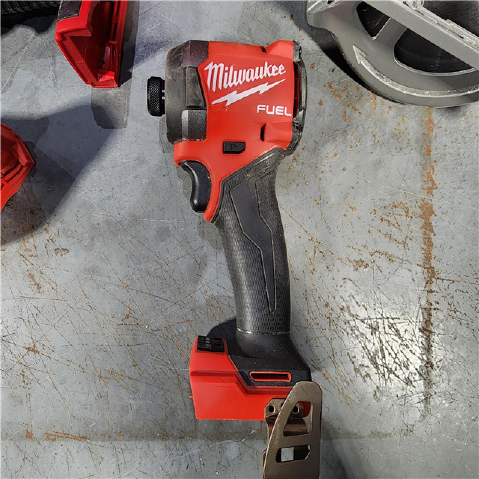 HOUSTON LOCATION - AS-IS MILWAUKEE 4 TOOL COMBO KIT W/ (2) BATTERY & CHARGER