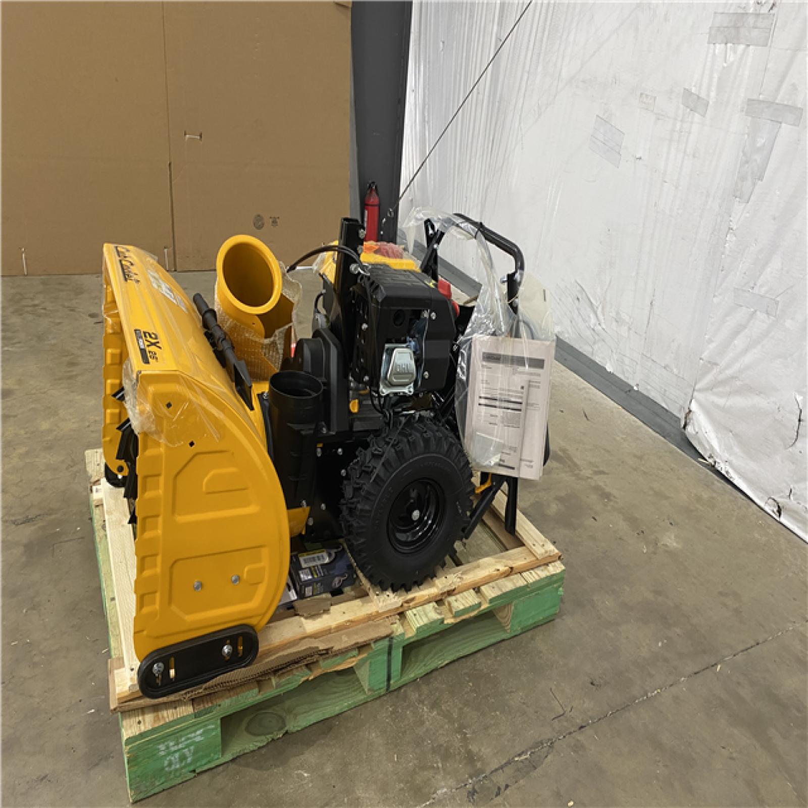 Houston Location - AS-IS Cub Cadet 2x 26'' in Snow Blower