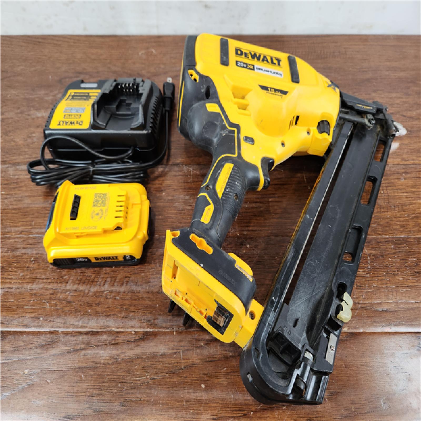 AS-IS DeWalt 20V MAX Brushless Cordless 15 Gauge Finish Nailer Kit