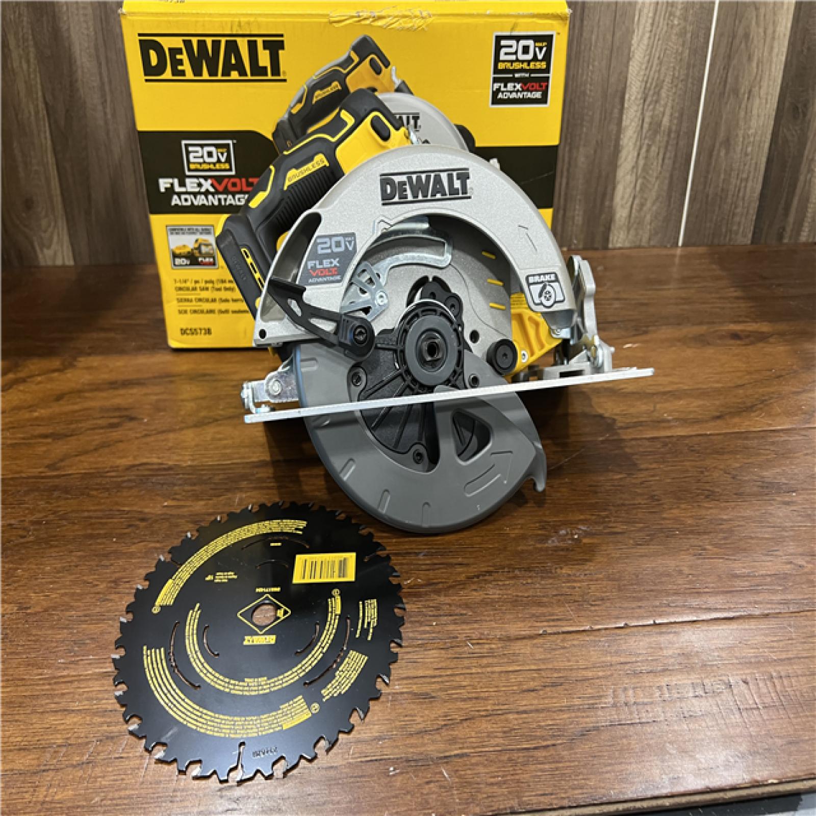 AS-IS DEWALT 20V MAX Cordless Brushless 7-1/4 in. Sidewinder Style Circular Saw w/ FLEXVOLT ADVANTAGE (Tool Only)