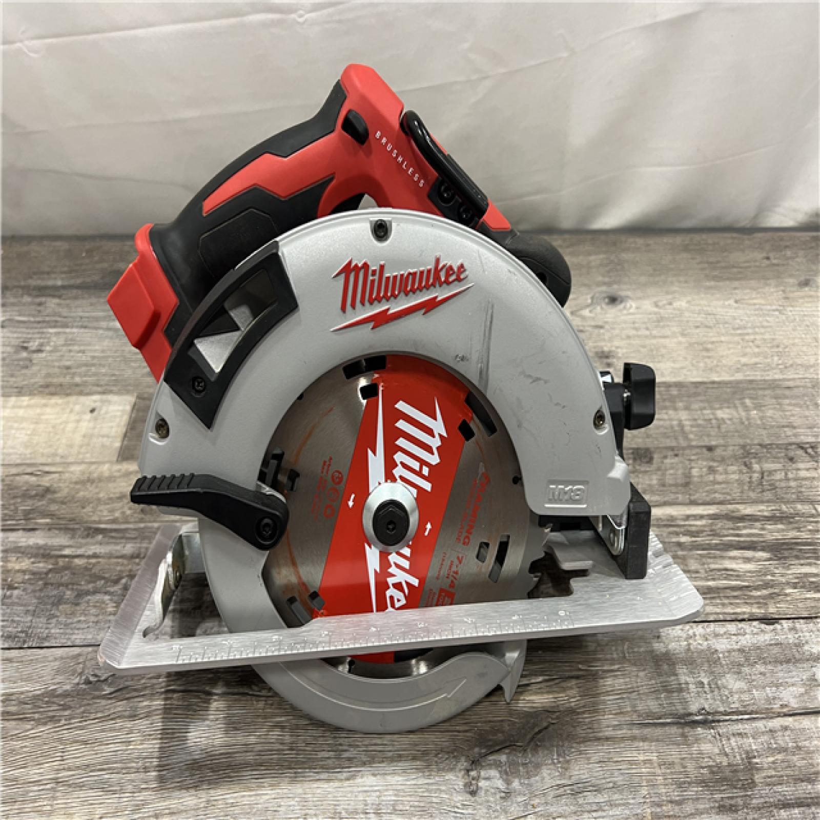 AS-IS Milwaukee M18 7-1/4  18V Brushless Circular Saw 2631-20 (Bare Tool)