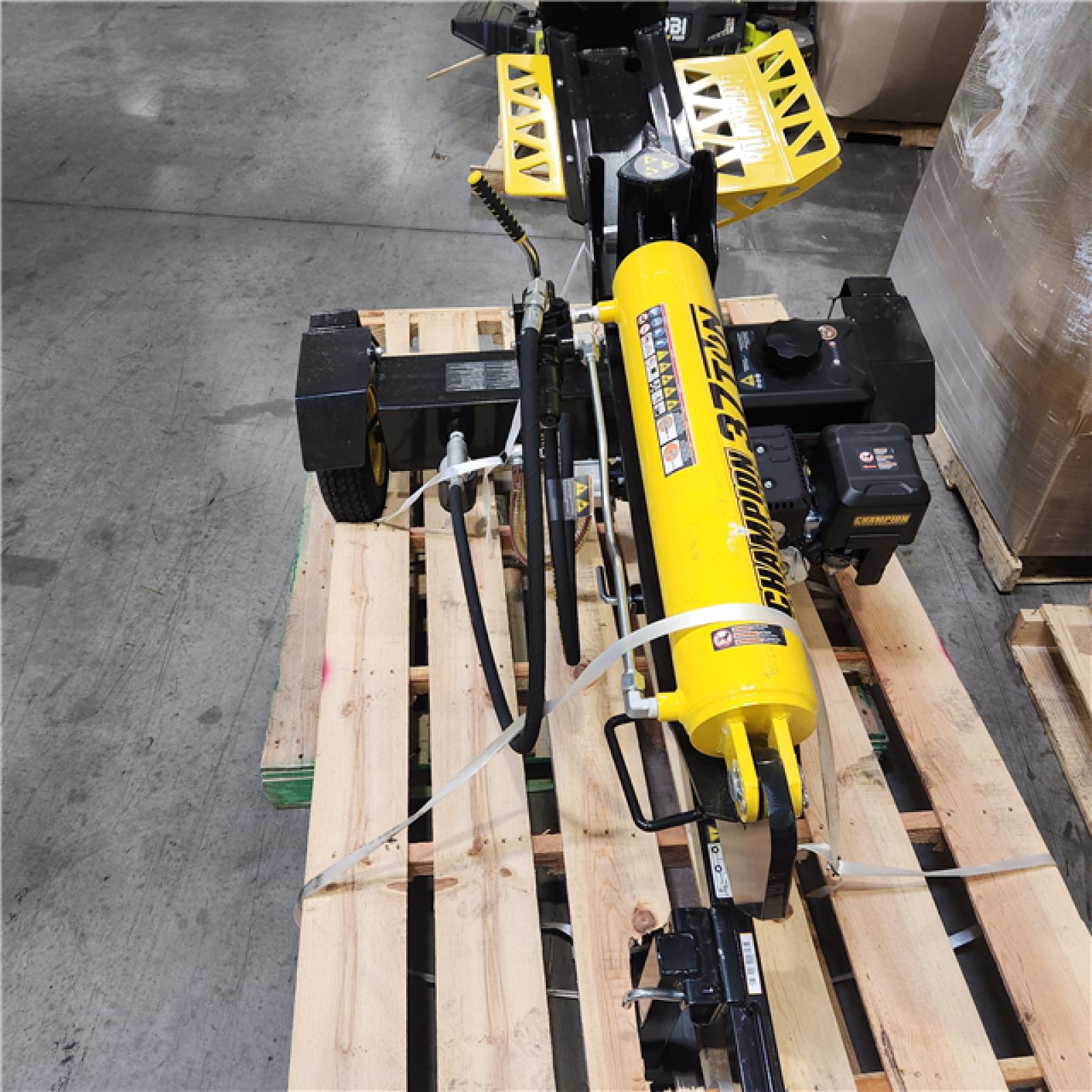 Dallas Location - As-Is Champion Power Equipment 37 Ton 338cc Gas Powered Log Splitter