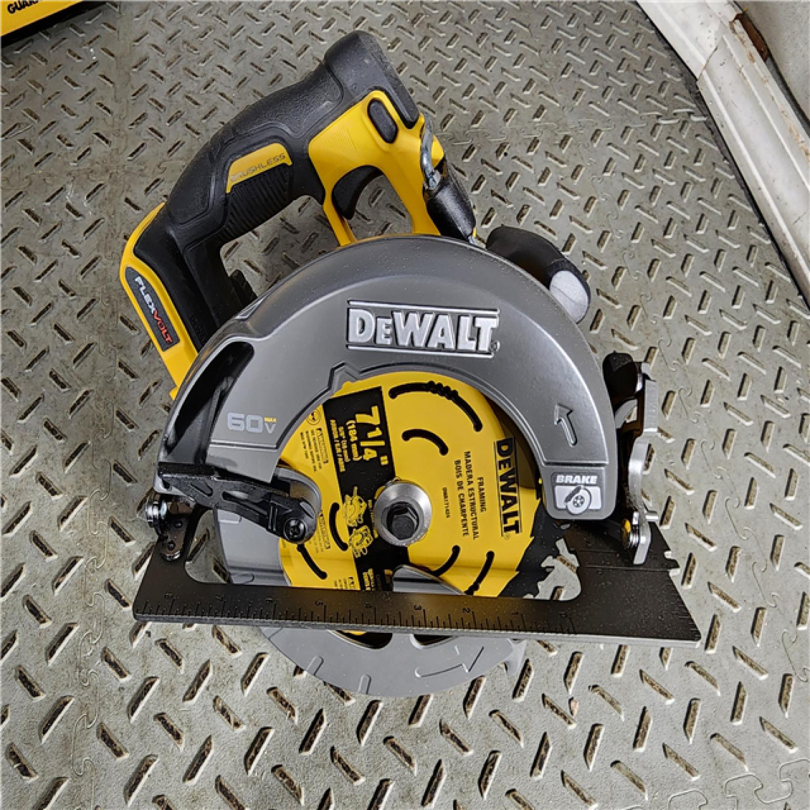 HOUSTON LOCATION - AS-IS DeWALT Flexvolt Max 7-1/4  60V Brushless Circular Saw DCS578B (TOOLY ONLY)