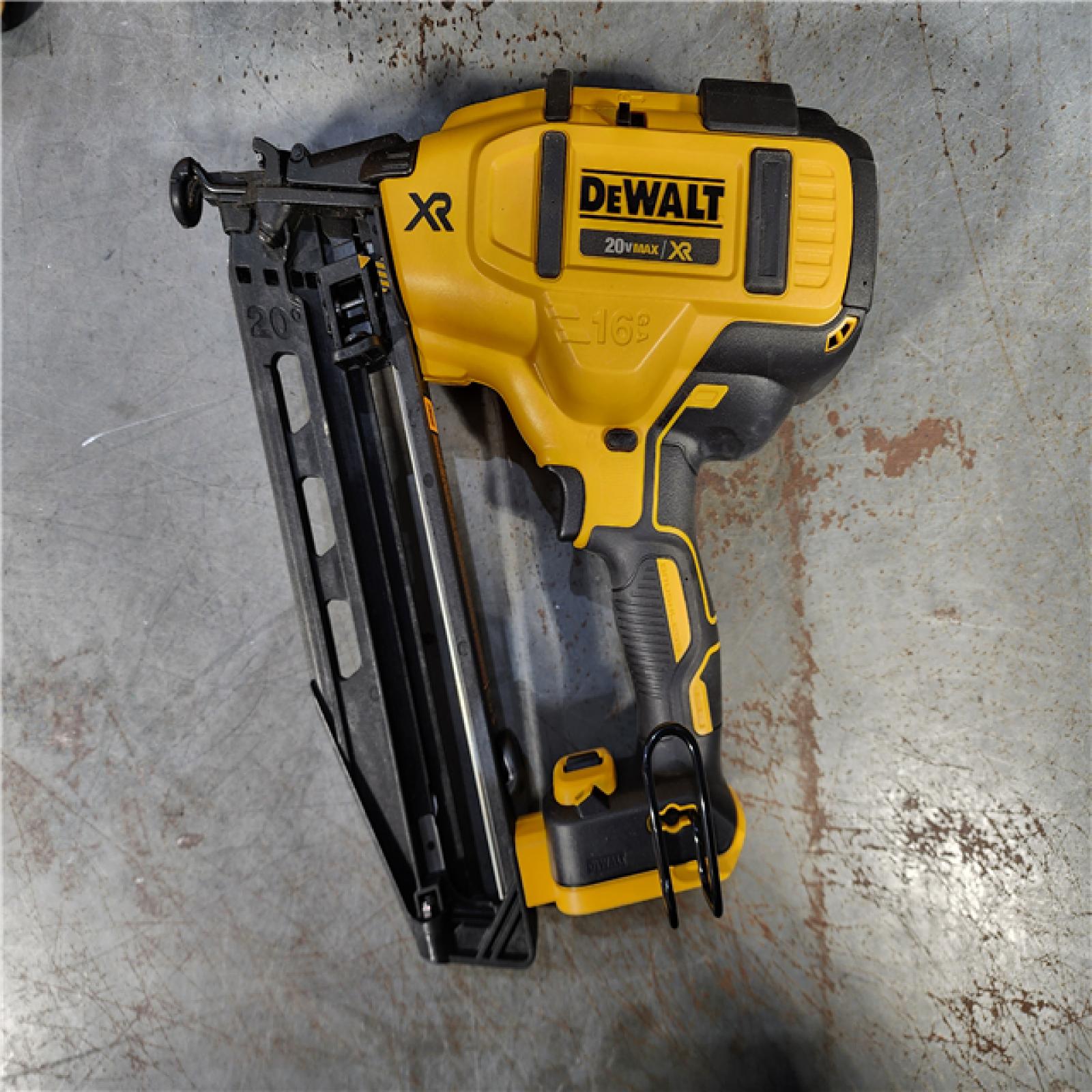 HOUSTON LOCATION - AS-IS DeWalt DCN660D1 20V 16 Gauge Cordless Angled Finish Nailer Kit W/ 2Ah Battery