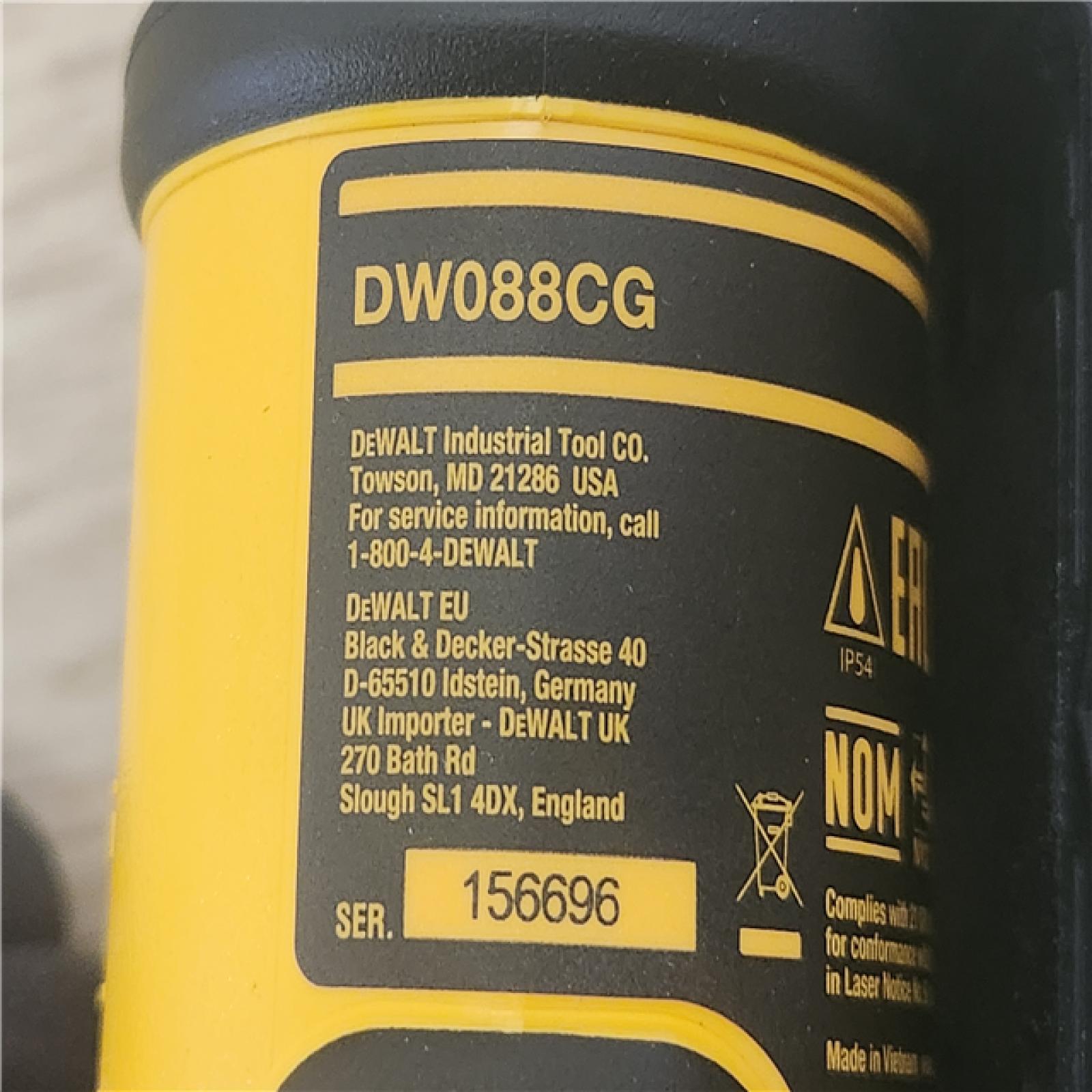 Phoenix Location DEWALT 100 ft. Green Self-Leveling Cross Line Laser Level with (3) AA Batteries & Case