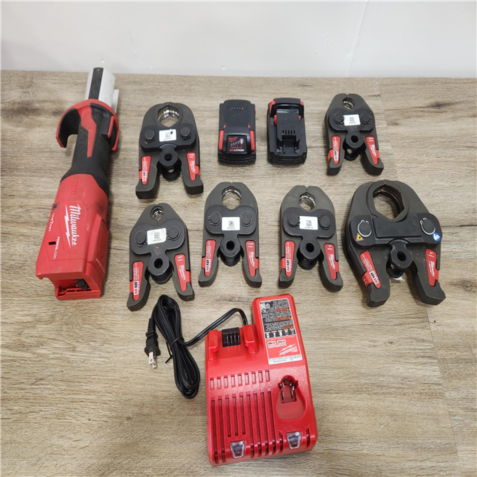 Phoenix Location Good Condition Milwaukee M18 18-Volt Lithium-Ion Brushless Cordless FORCE LOGIC Press Tool Kit with 1/2 in. - 2 in. Jaws Kit (6-Jaws Included) 2922-22