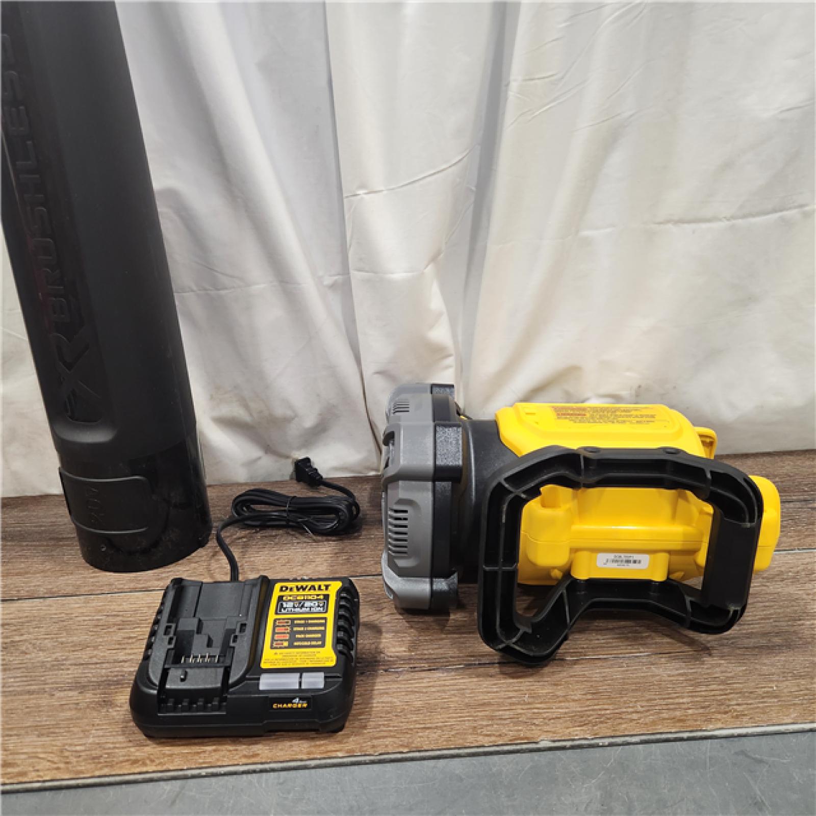 AS IS DeWalt Brushless Cordless Battery Powered Handheld Leaf Blower KIT