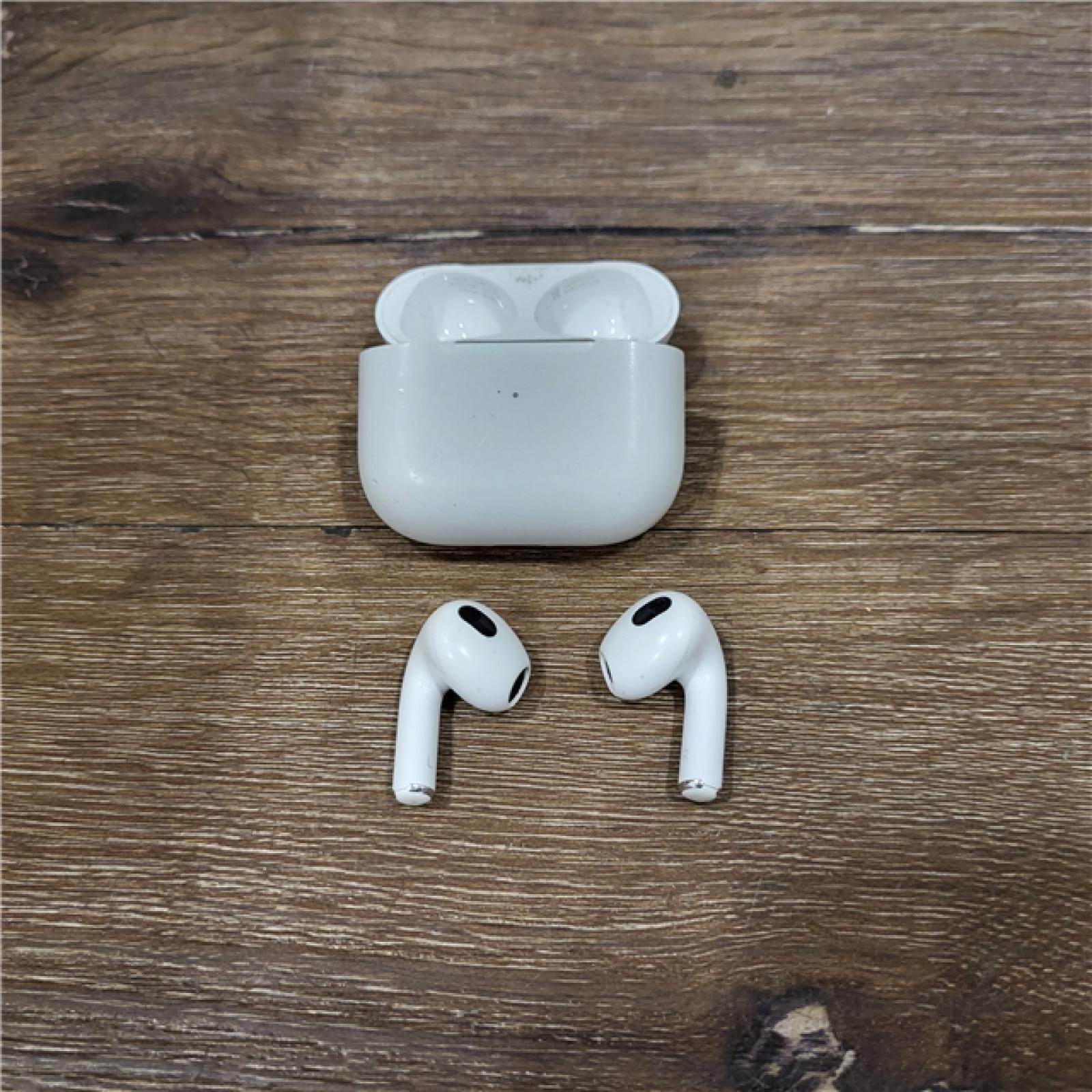 AS-IS Apple - AirPods (3rd generation) with Lightning Charging Case - White