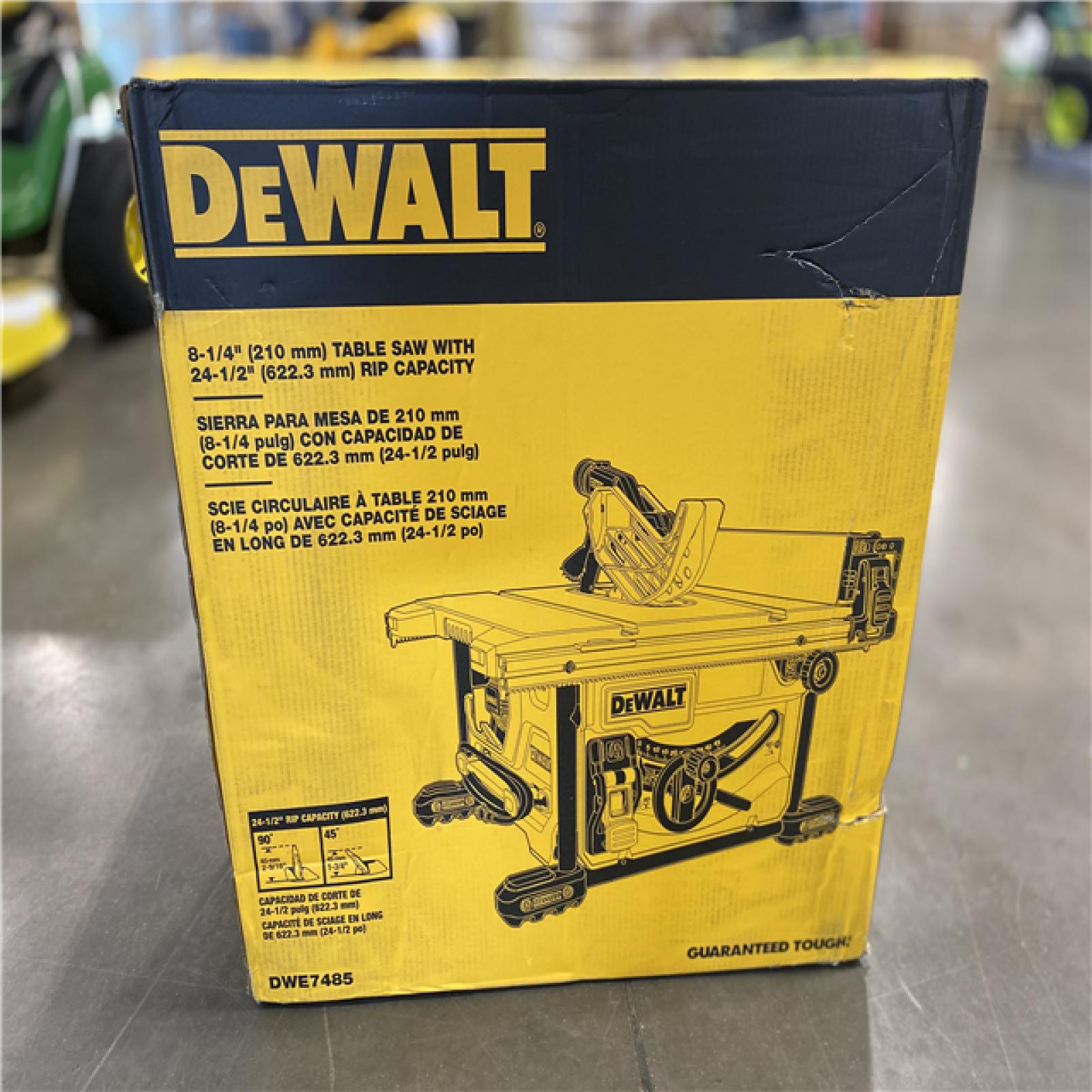 NEW! - DEWALT 15 Amp Corded 8-1/4 in. Compact Portable Jobsite Tablesaw (Stand Not Included)