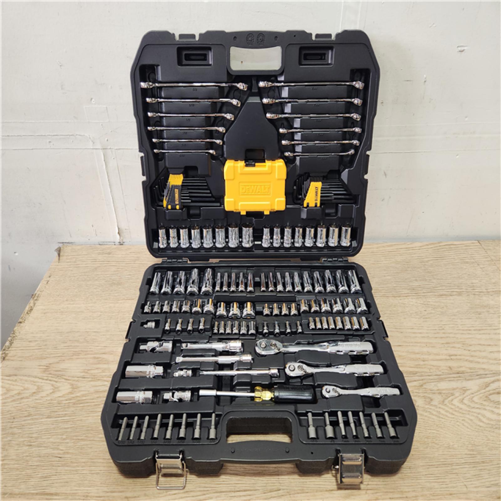 Phoenix Location NEW DEWALT 1/4 in., 3/8 in. and ½ in. Drive Polished Chrome Mechanics Tool Set (168-Piece)