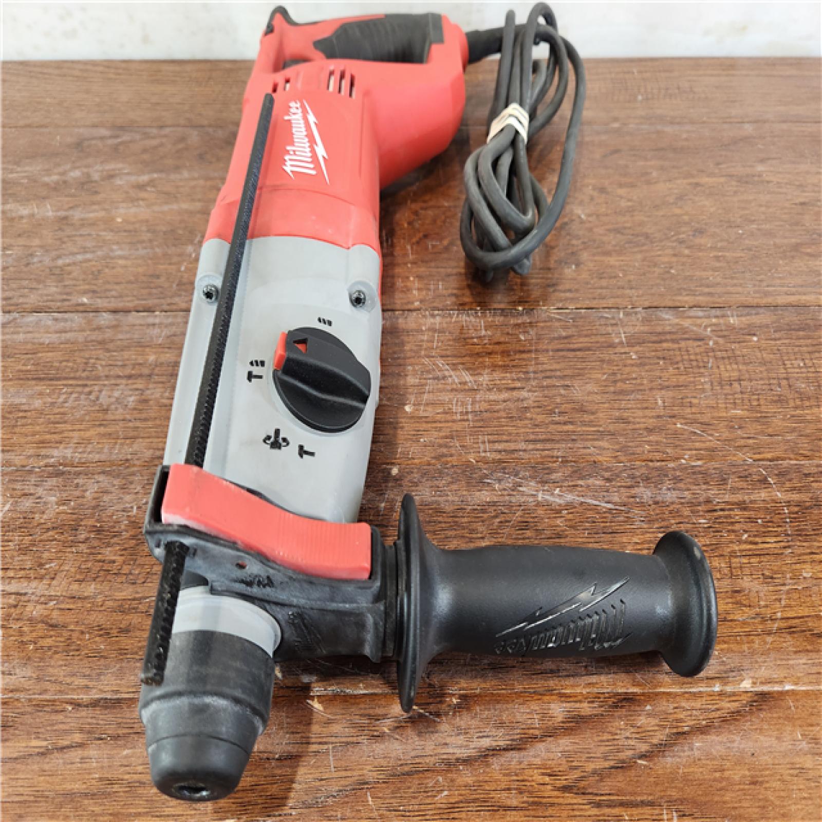 AS-IS Milwaukee 1 in. SDS Plus D-Handle Rotary Handle w/ Case