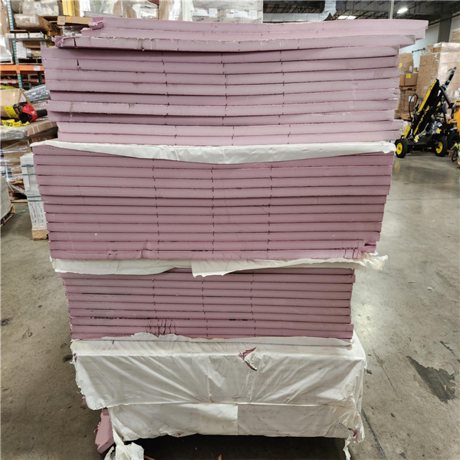 Phoenix Location Owens Corning FOAMULAR 150 1 in. x 4 ft. x 8 ft. R-5 Scored Square Edge Rigid Foam Board Insulation Sheathing Pallet (48 Boards)