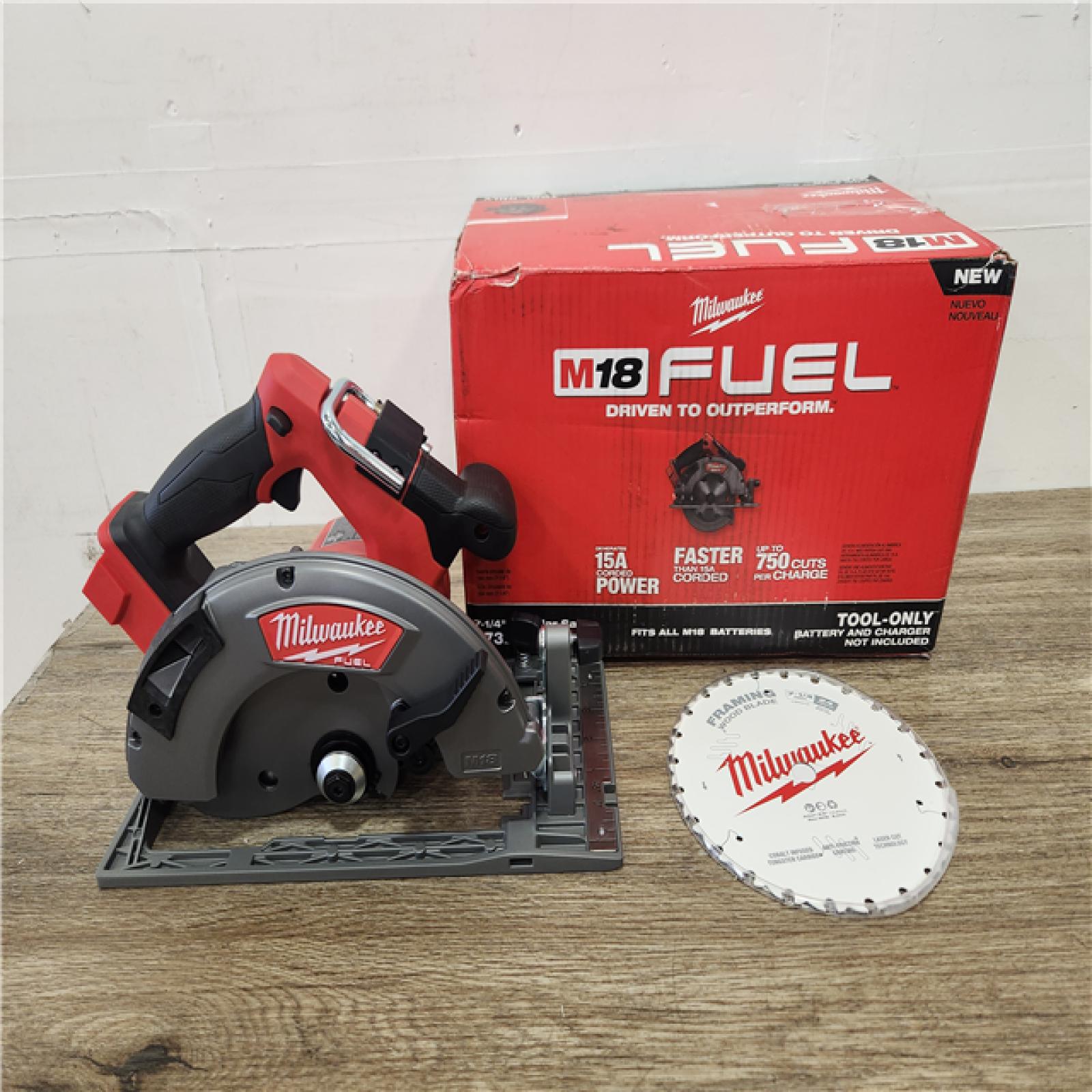 Phoenix Location Milwaukee M18 FUEL 18V Lithium-Ion Brushless Cordless 7-1/4 in. Circular Saw (Tool-Only) 2732-20