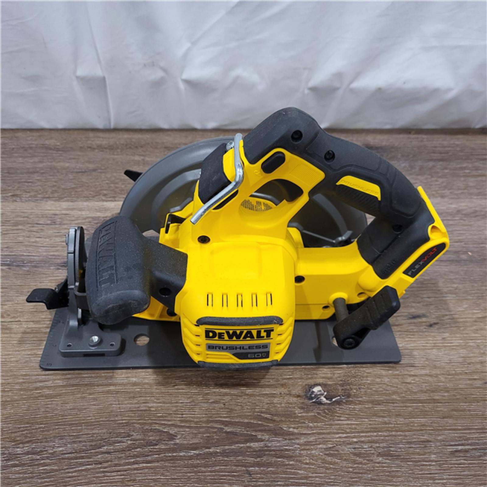 AS-IS DeWALT Flexvolt Max 7-1/4  60V Brushless Circular Saw DCS578B (Bare Tool)