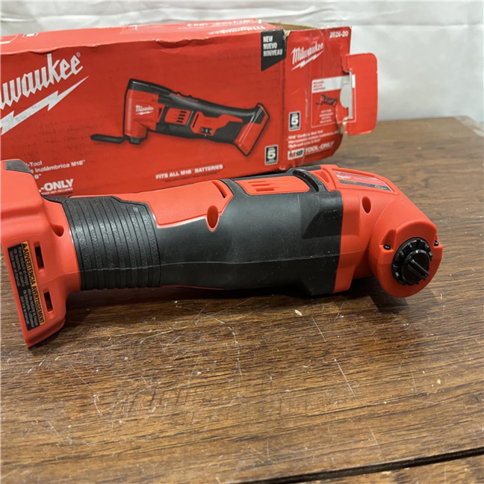 AS-ISMilwaukee 2626-20 M18 Lithium-Ion Cordless Multi-Tool (Tool Only)