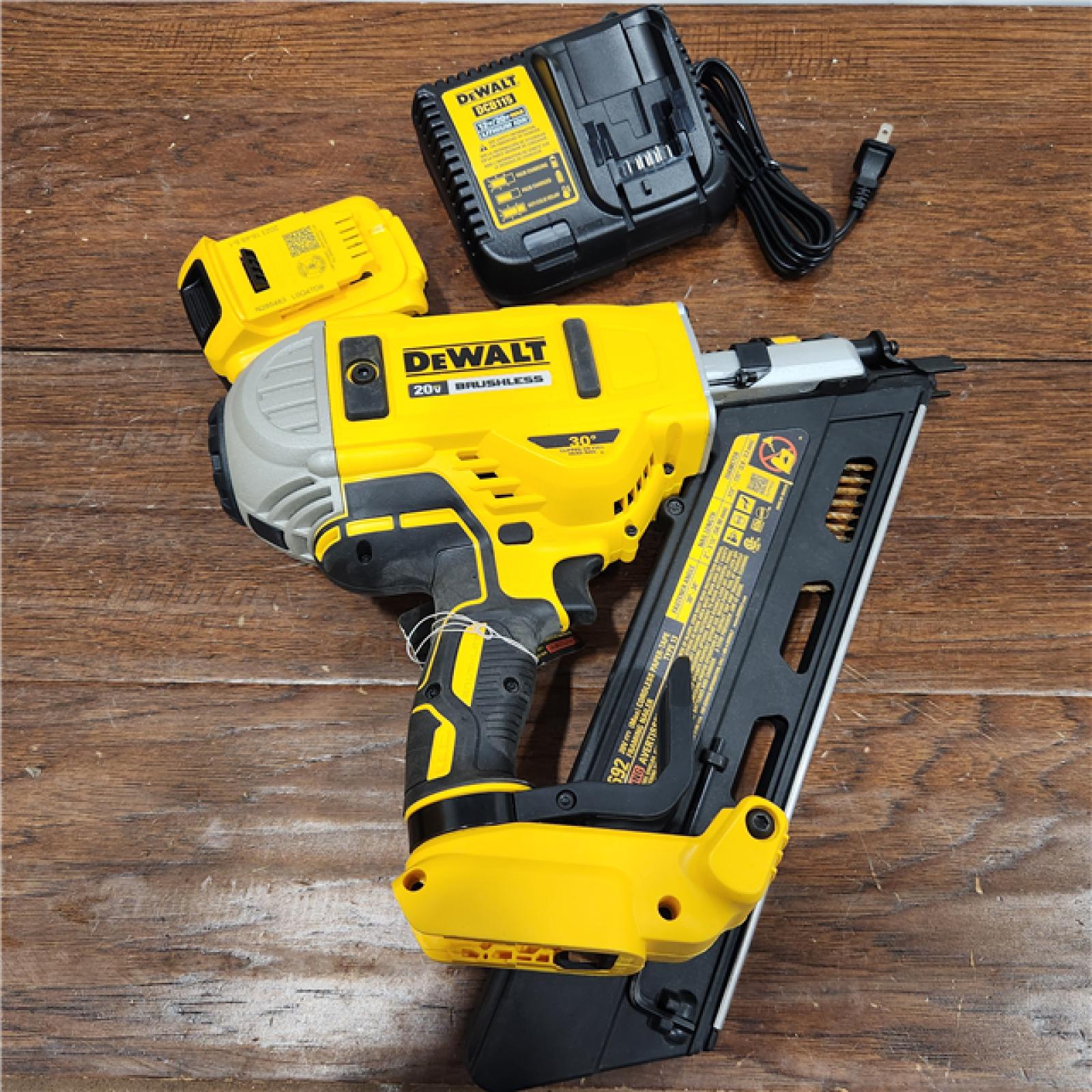 AS-IS DeWalt 20V MAX Brushless Cordless 2-Speed 30° Paper Collated Framing Nailer Kit