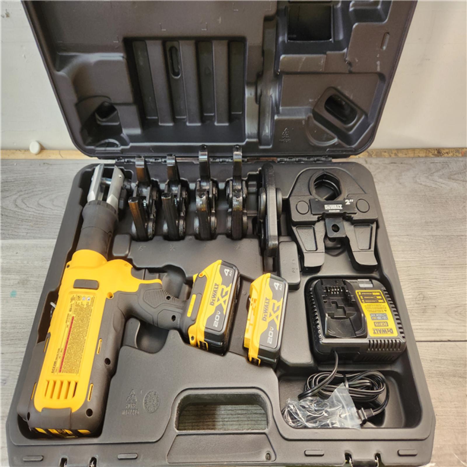 Phoenix Location DEWALT 20V MAX Cordless Press Tool, (6) Press Jaws Sized 1/2 in. to 2 in., (2) 20V 4.0Ah Batteries, and Charger