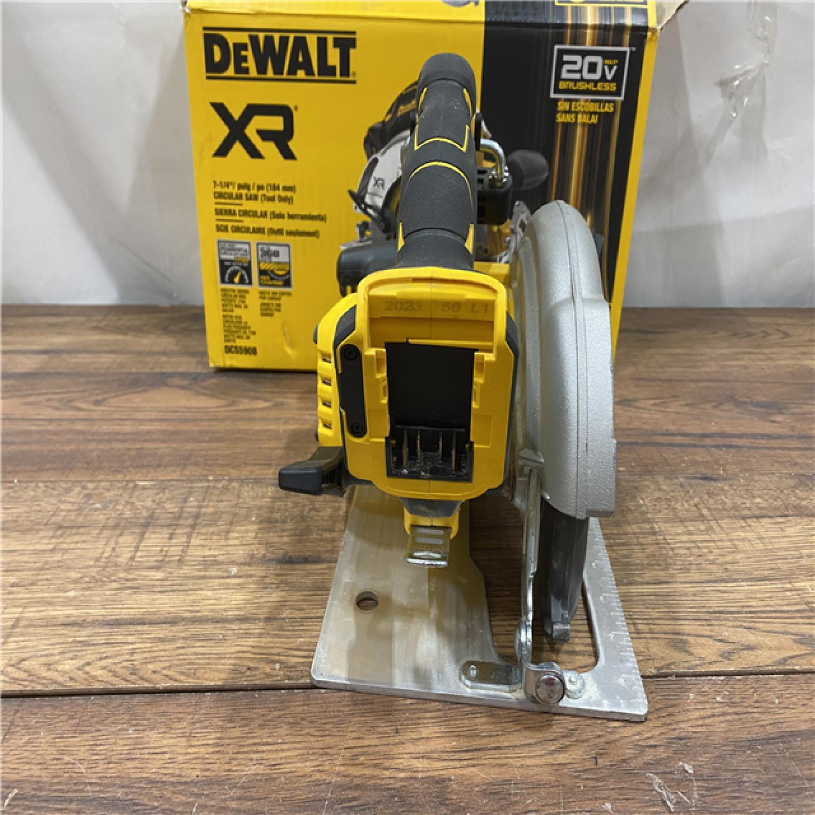 AS IS DEWALT 20-Volt MAX 7-1/4 in. Cordless Circular Saw (Tool Only)