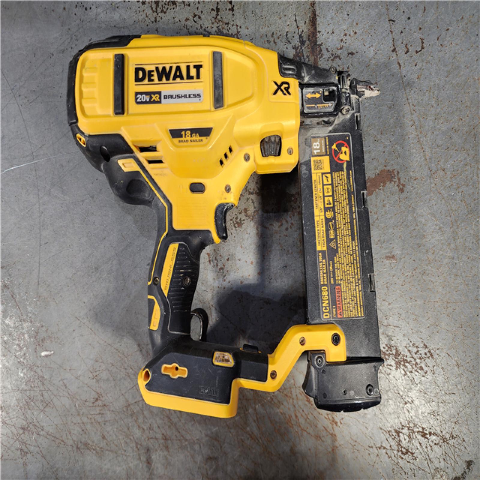 HOUSTON LOCATION - AS-IS DEWALT 20V MAX XR 18 Gauge Brad Nailer Kit