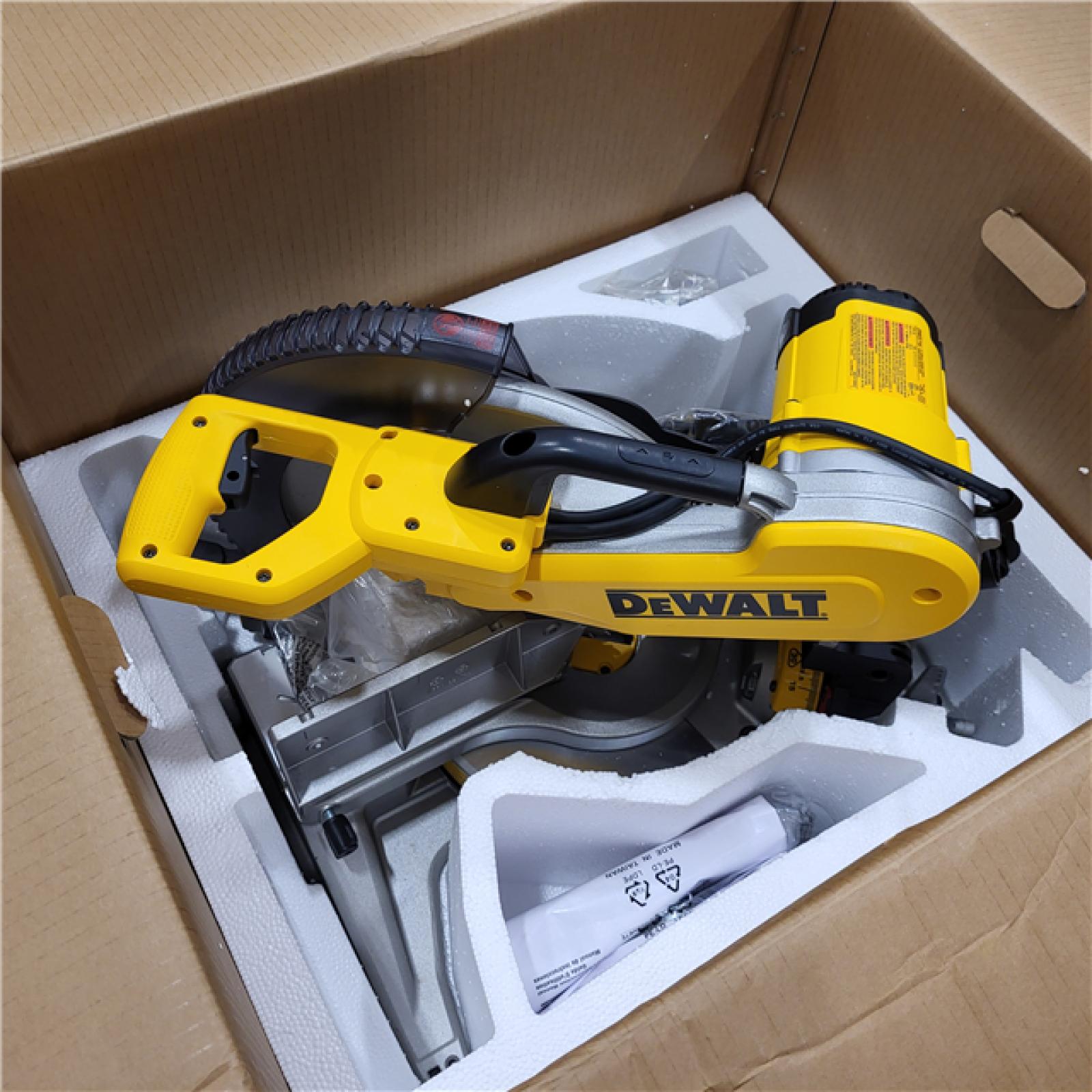 DeWalt 15 Amp Corded 12 in. Compound Double Bevel Miter Saw APPEAR A NEW CONDITION!