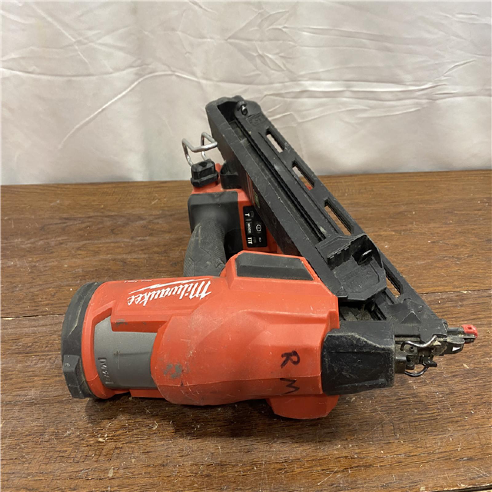 AS-ISMilwaukee 2839-20 M18 FUEL 15 Ga. 18 Volt Brushless Angled Finish Nailer