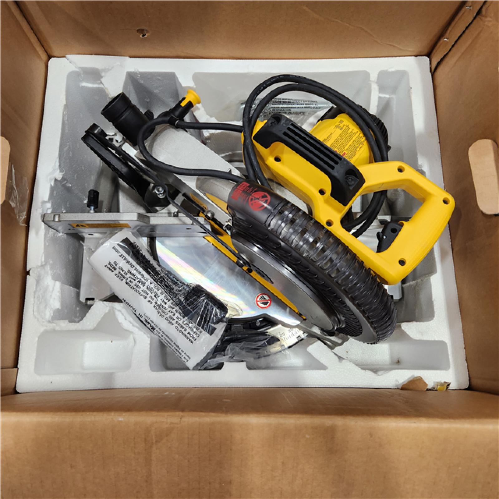 AS-IS Scie Ã€ Onglets CombinÃ©e De Dewalt, 15 a, 10 Po DWS713 - Rona