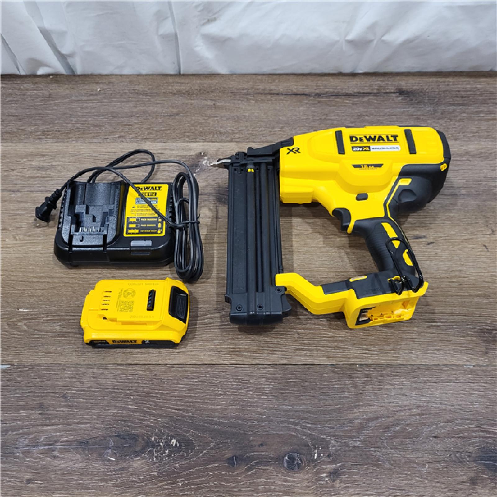 AS-IS DEWALT 20V MAX XR 18 Gauge Brad Nailer Kit