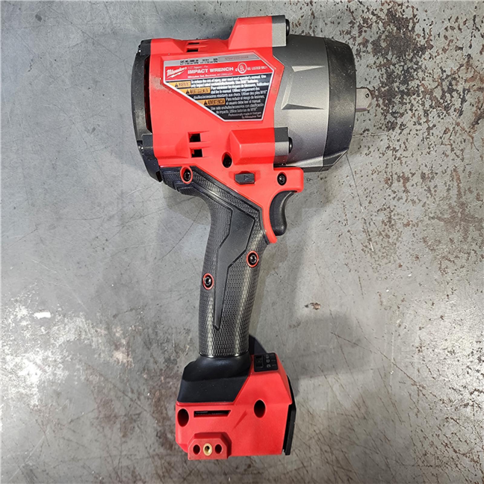 HOUSTON LOCATION - AS-IS MILWAUKEE 2 TOOL COMBO KIT W/ (2) BATTERY & CHARGER