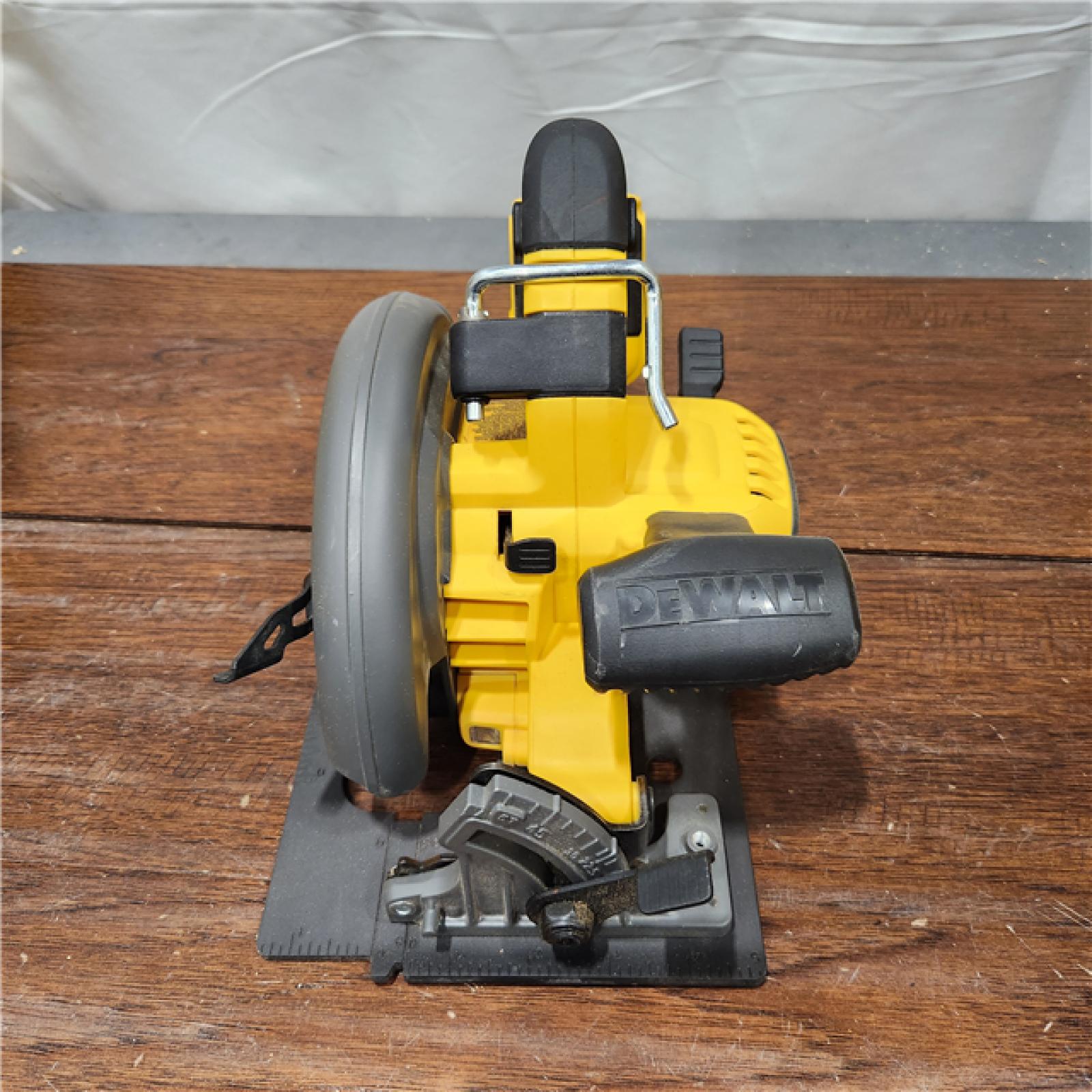 AS-IS DeWALT Flexvolt Max 7-1/4  60V Brushless Circular Saw DCS578B