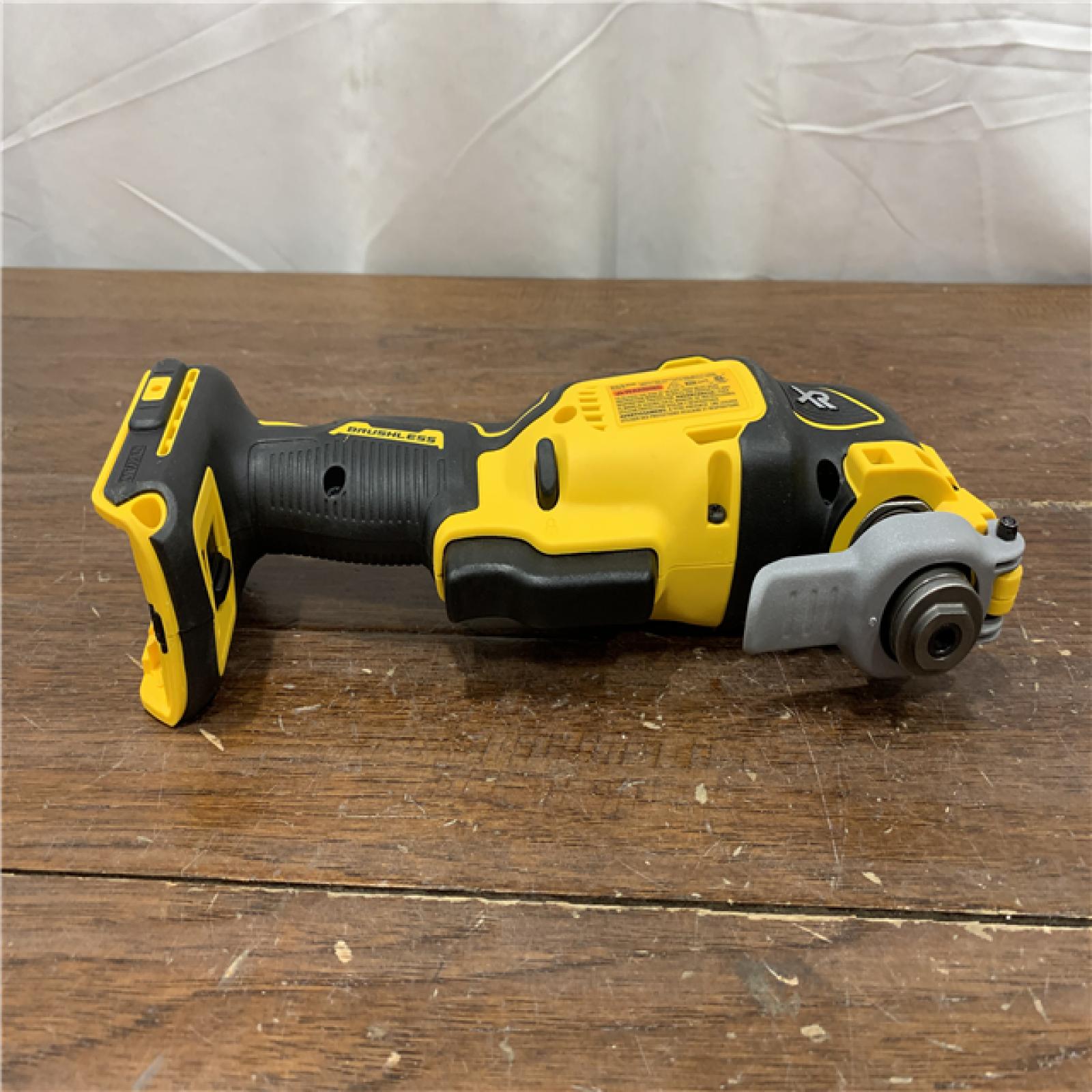 AS-IS20V MAX XR Cordless Brushless 3-Speed Oscillating Multi Tool with (1) 20V 1.5Ah Battery and Charger