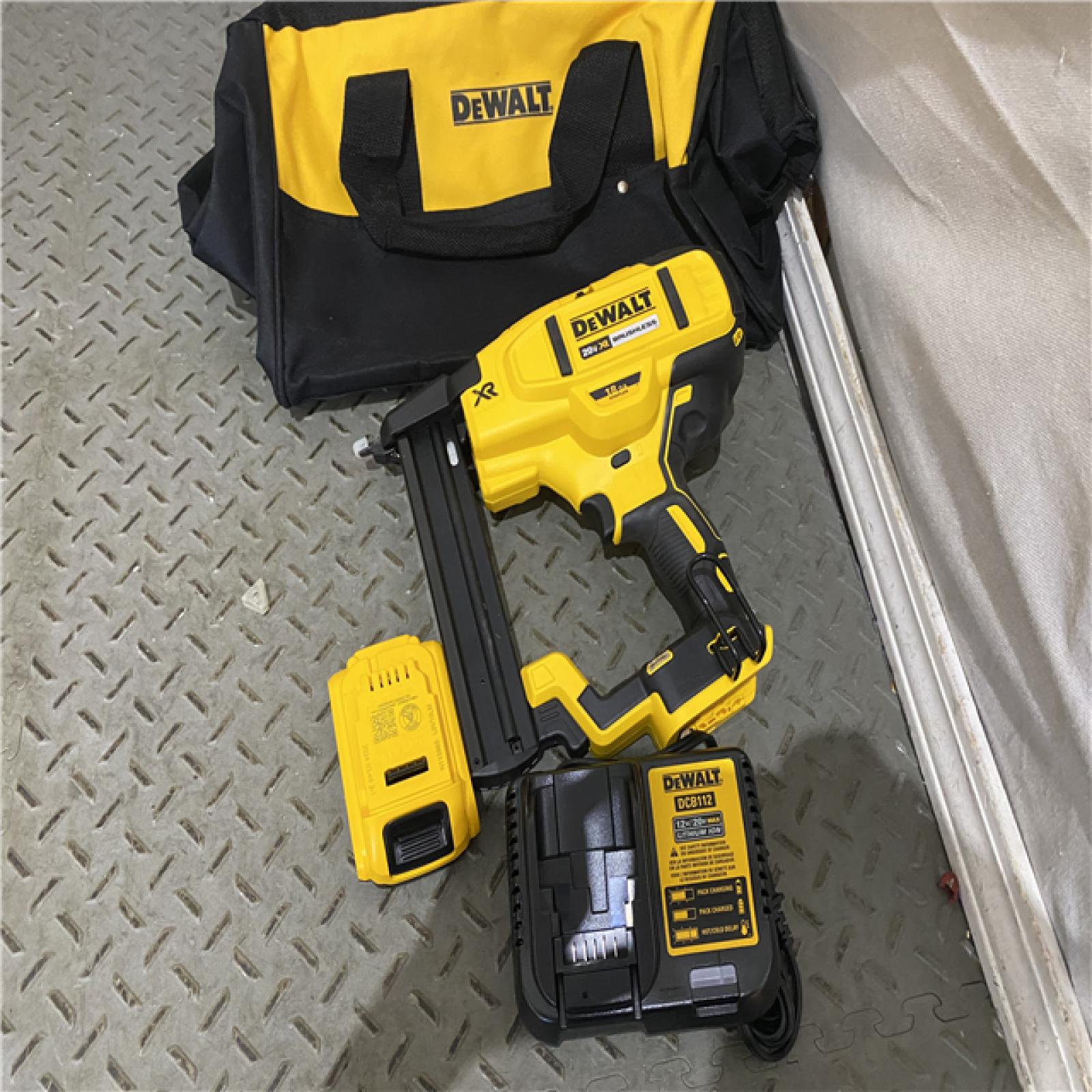 Houston location AS-IS DEWALT New in Box DEWALT DCN681D1 20V 18Ga Stapler Kit