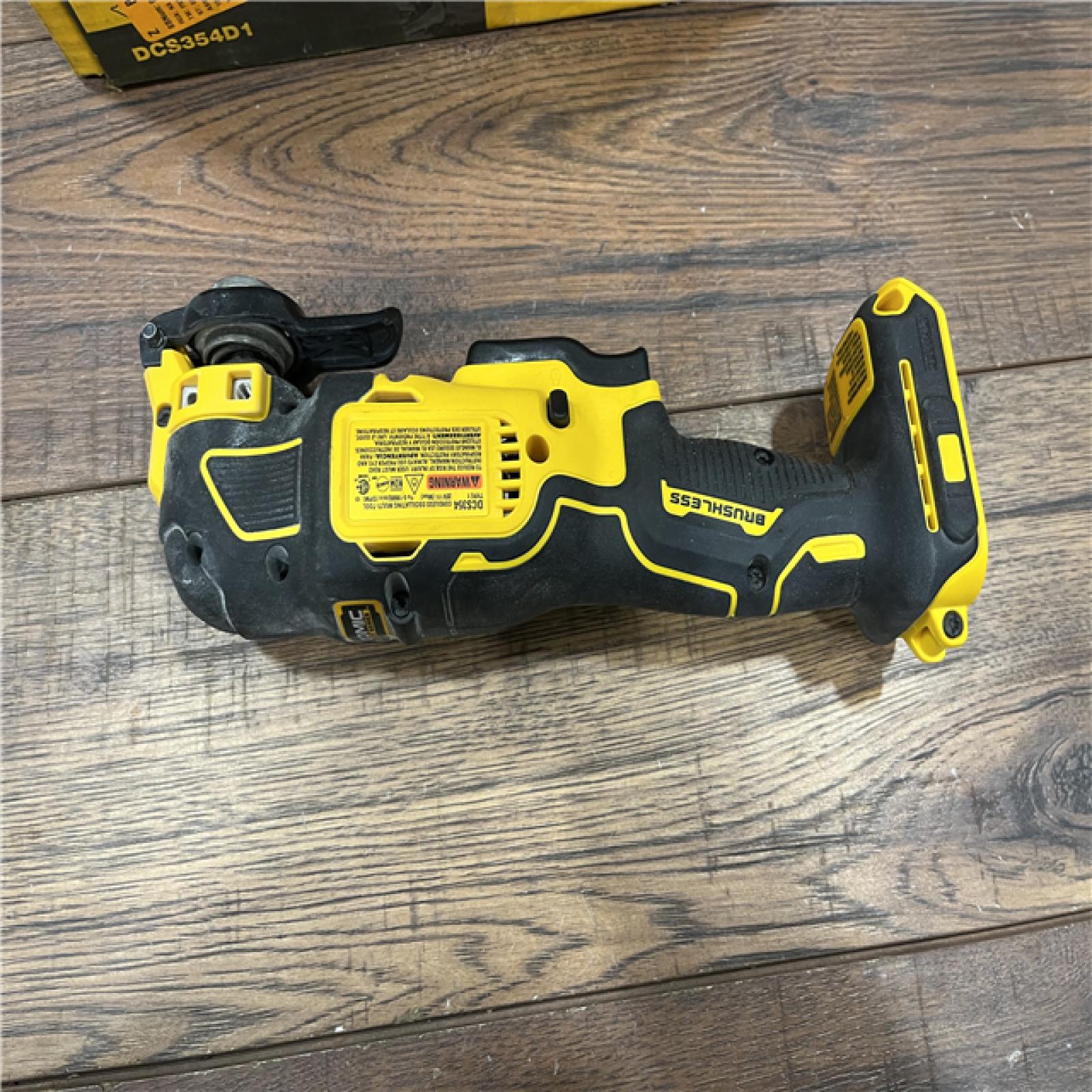 AS-IS DEWALT 20-Volt MAX Lithium-Ion Cordless Brushless Oscillating Tool Kit