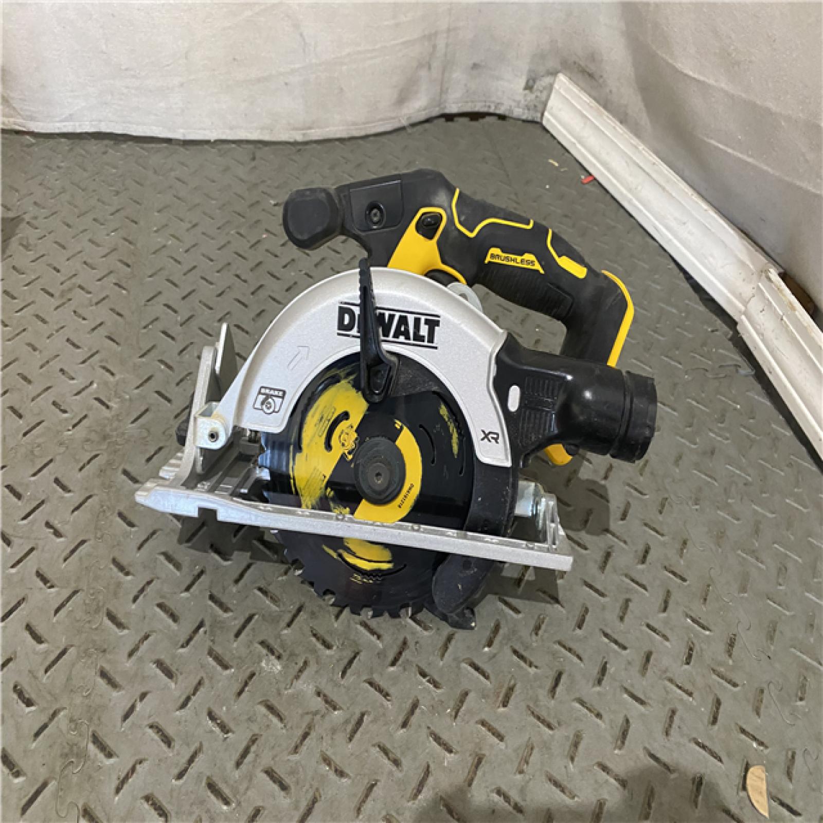 Houston location AS-IS DeWALT DCS565B 20V Max Brushless 6.5   Cordless Circular Saw