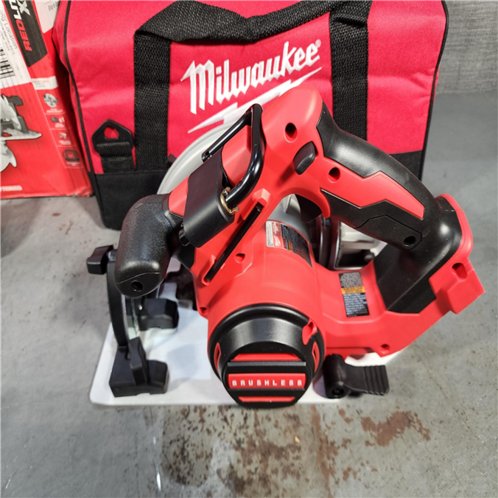 HOUSTON LOCATION - AS-IS (APPEARS LIKE NEW) Milwaukee M18 18-Volt Lithium-Ion Brushless Cordless 7-1/4 in. Circular Saw Kit with 1 Battery 5.0Ah, Charger and Bag