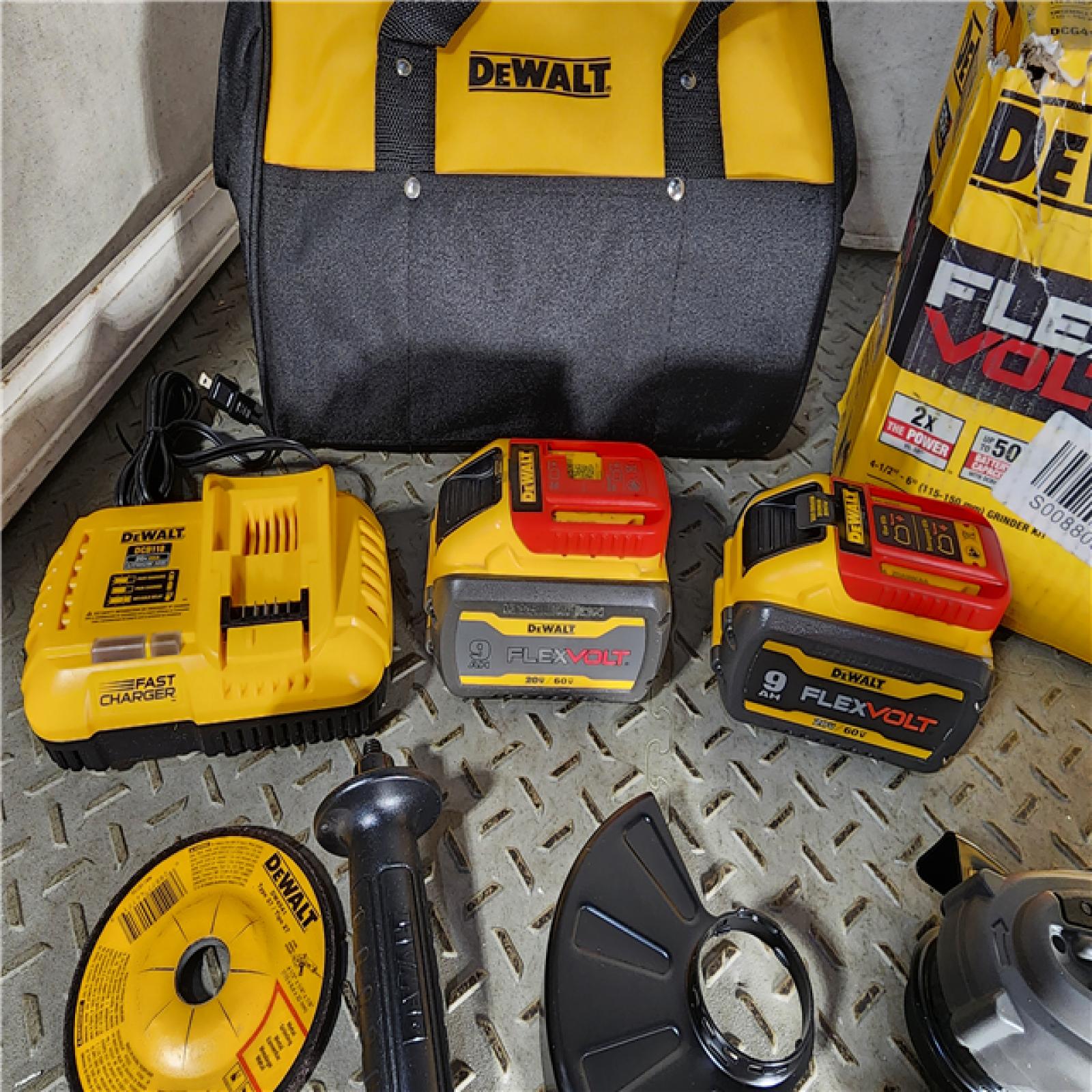 HOUSTON LOCATION - AS-IS (APPEARS LIKE NEW) DeWalt Flexvolt 60V Max Cordless Grinder  4.5 in; 6 in  Kit  1 KT (115-DCG418X2)