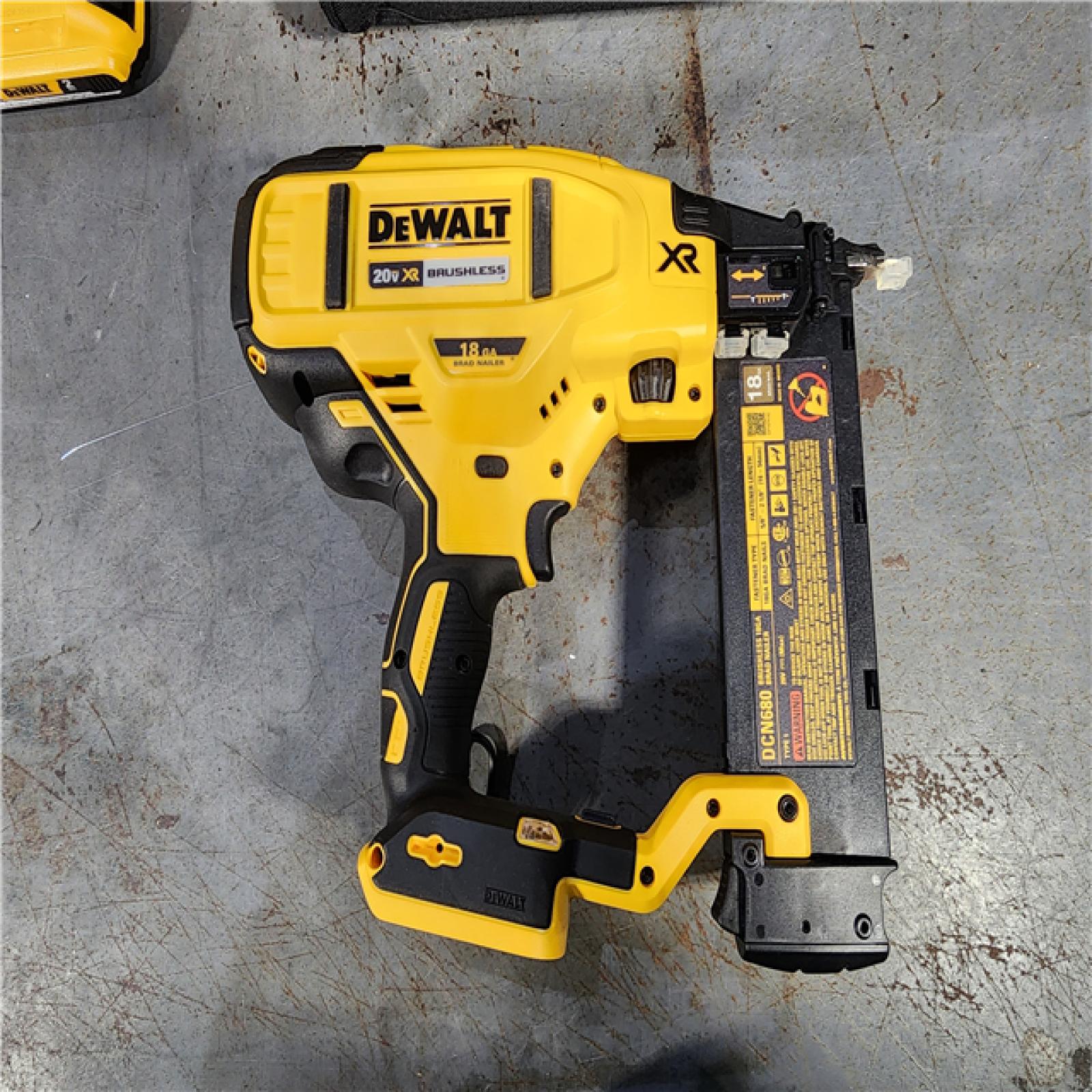 HOUSTON LOCATION - AS-IS DEWALT 20V MAX XR 18 Gauge Brad Nailer Kit