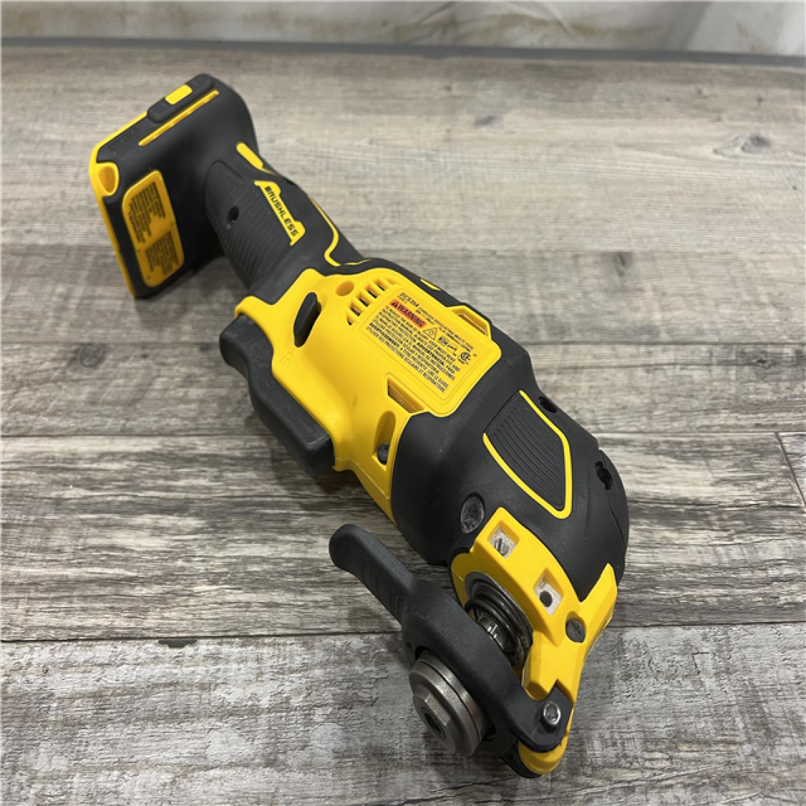 AS-IS DEWALT 20-Volt MAX Lithium-Ion Cordless Brushless Oscillating Tool Kit