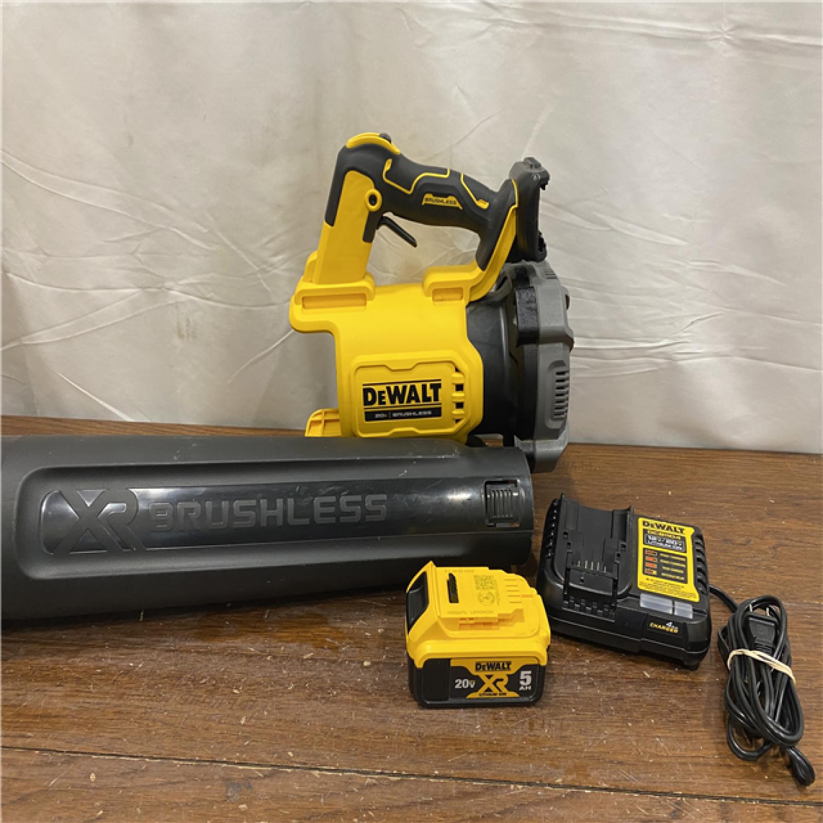 AS-IS DEWALT 20V MAX* XR Brushless Cordless Handheld Blower Kit