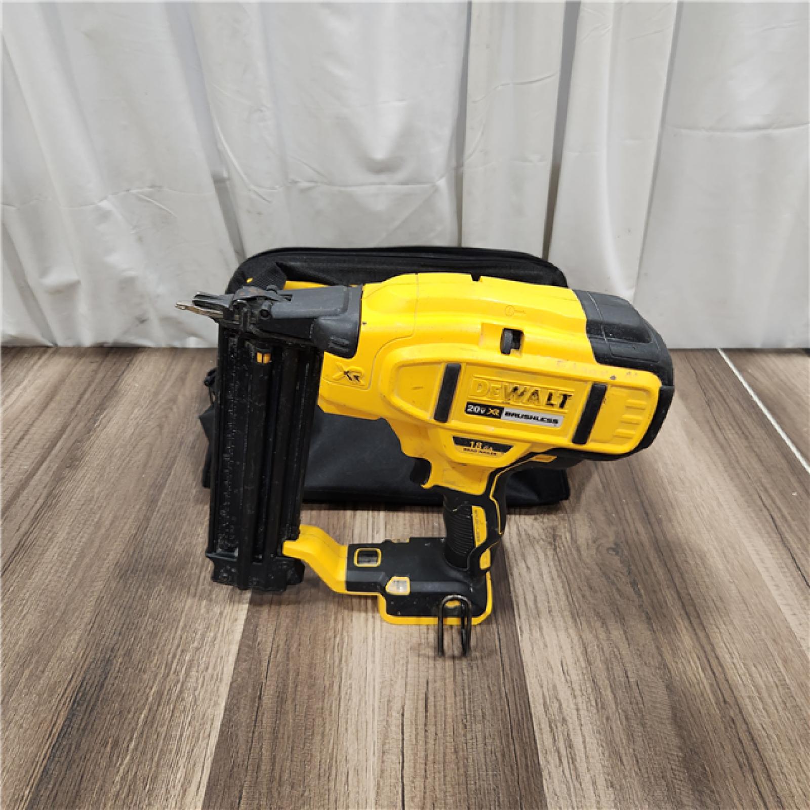 AS IS DEWALT 20V MAX XR 18 Gauge Brad Nailer Kit